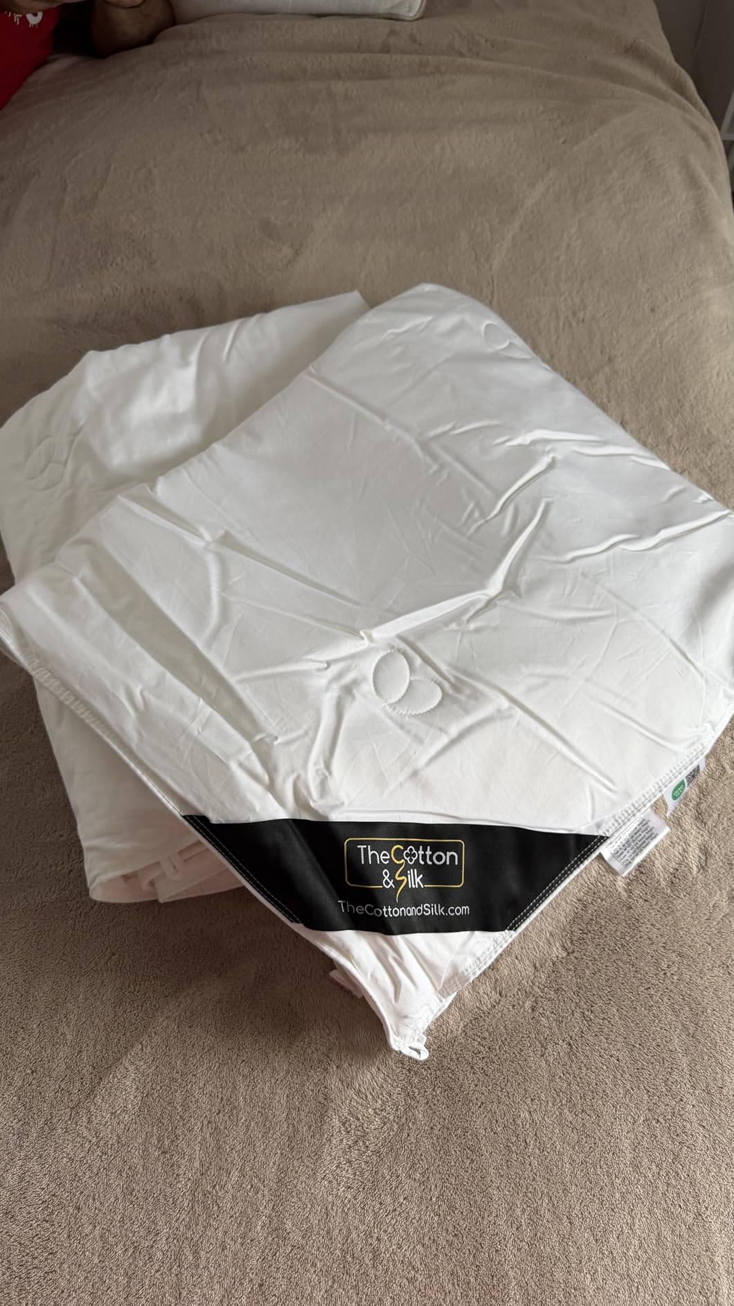 THE COTTON & SILK Mulberry Silk Comforter for Spring/Fall - Queen Size | 100% Mulberry Silk Filled Comforter, Luxury, Ultra Soft, Breathable, Naturally Body-Hugging Silk Duvet Insert/Bedding Blanket customer photo 2