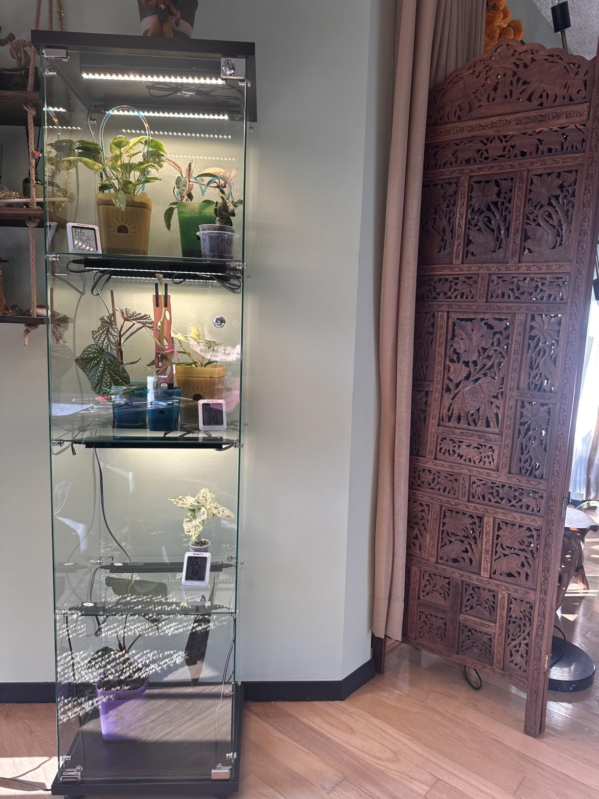 LFT HUIMEI2Y 4-Tier Glass Display Cabinet with Lock, Display Case Black customer photo 2