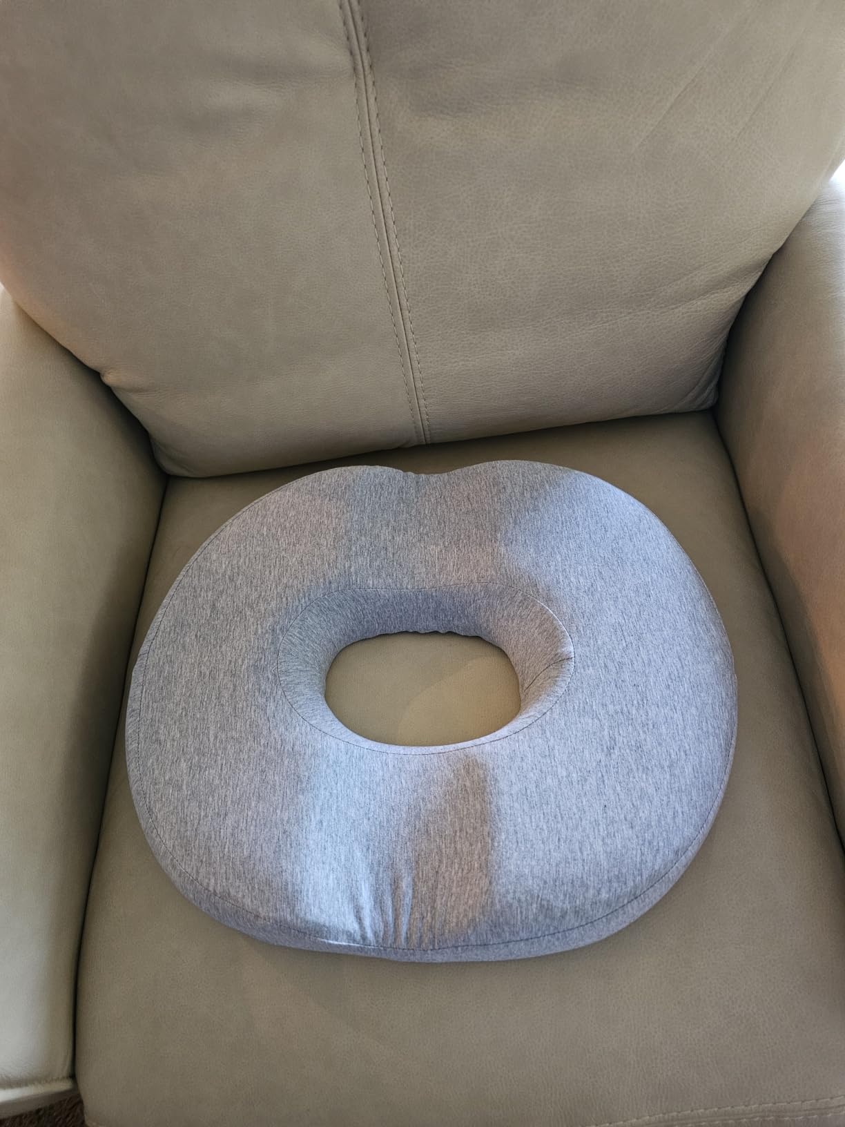 5 STARS UNITED Donut Pillow for Tailbone Pain & Hemorrhoids - Large Memory Foam Lifting Cushion for Bed Sore-Prone Areas & Pressure Relief - Prostate, Postpartum & Pregnancy Support, Black Mesh Cover customer photo 1