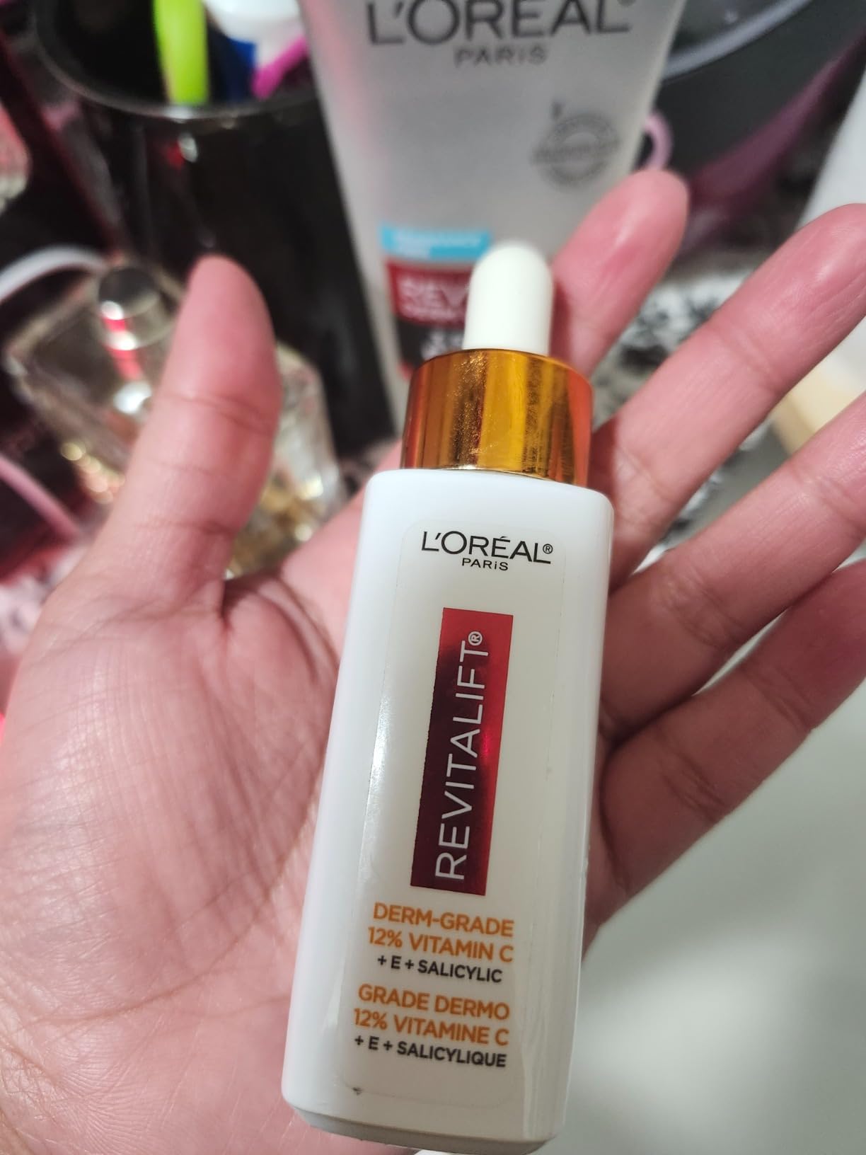 L'Oreal Paris Revitalift 12% Pure Vitamin C Serum with Vitamin E, Salicylic Acid, 1 oz customer photo 1