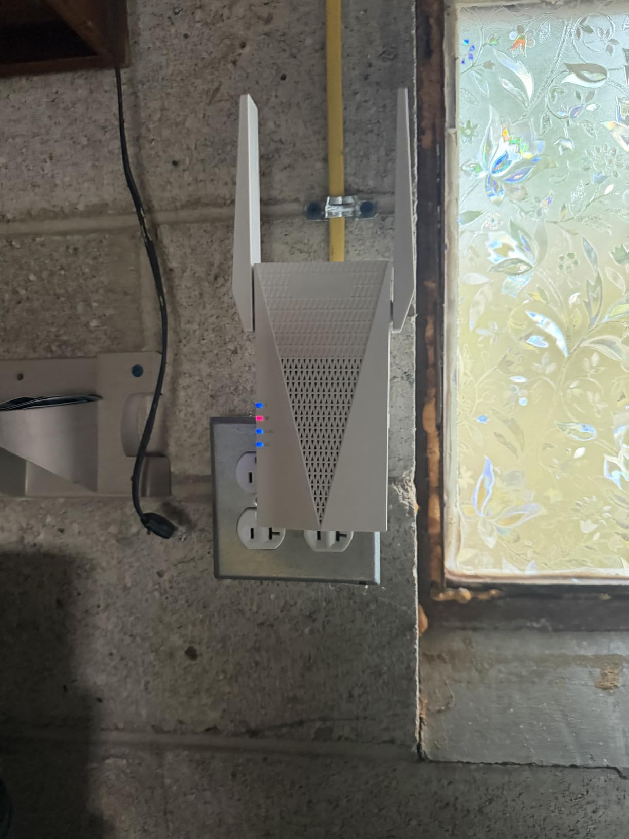 TP-Link AX3000 WiFi 6 Range Extender | PCMag Editor's Choice | Dual-Band Wireless Repeater (RE715X) customer photo 2