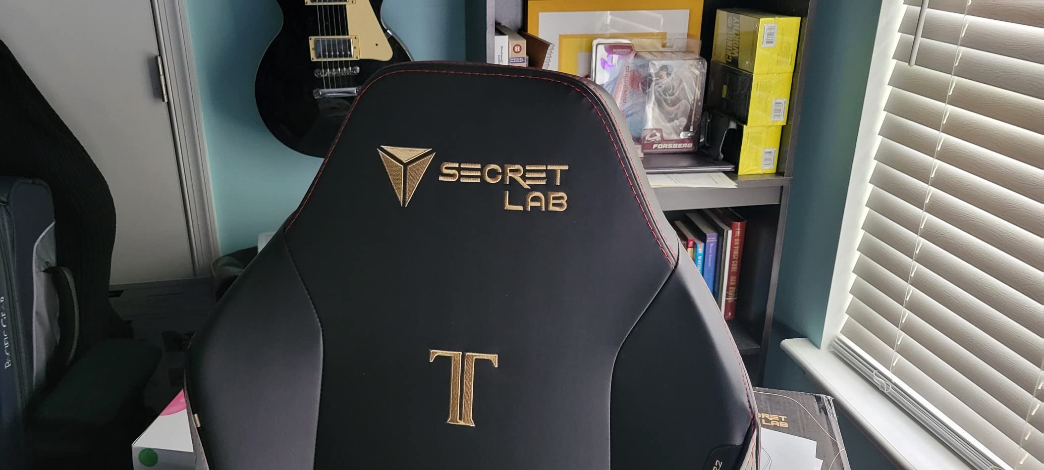 Secretlab Titan Evo Classic Gaming Chair - Small, Leatherette, Black | Ergonomic, Lumbar Support, High Back, Reclining, Magnetic Head Pillow, Standard (285 lbs), 4D Armrests, Height Adjustable customer photo 1