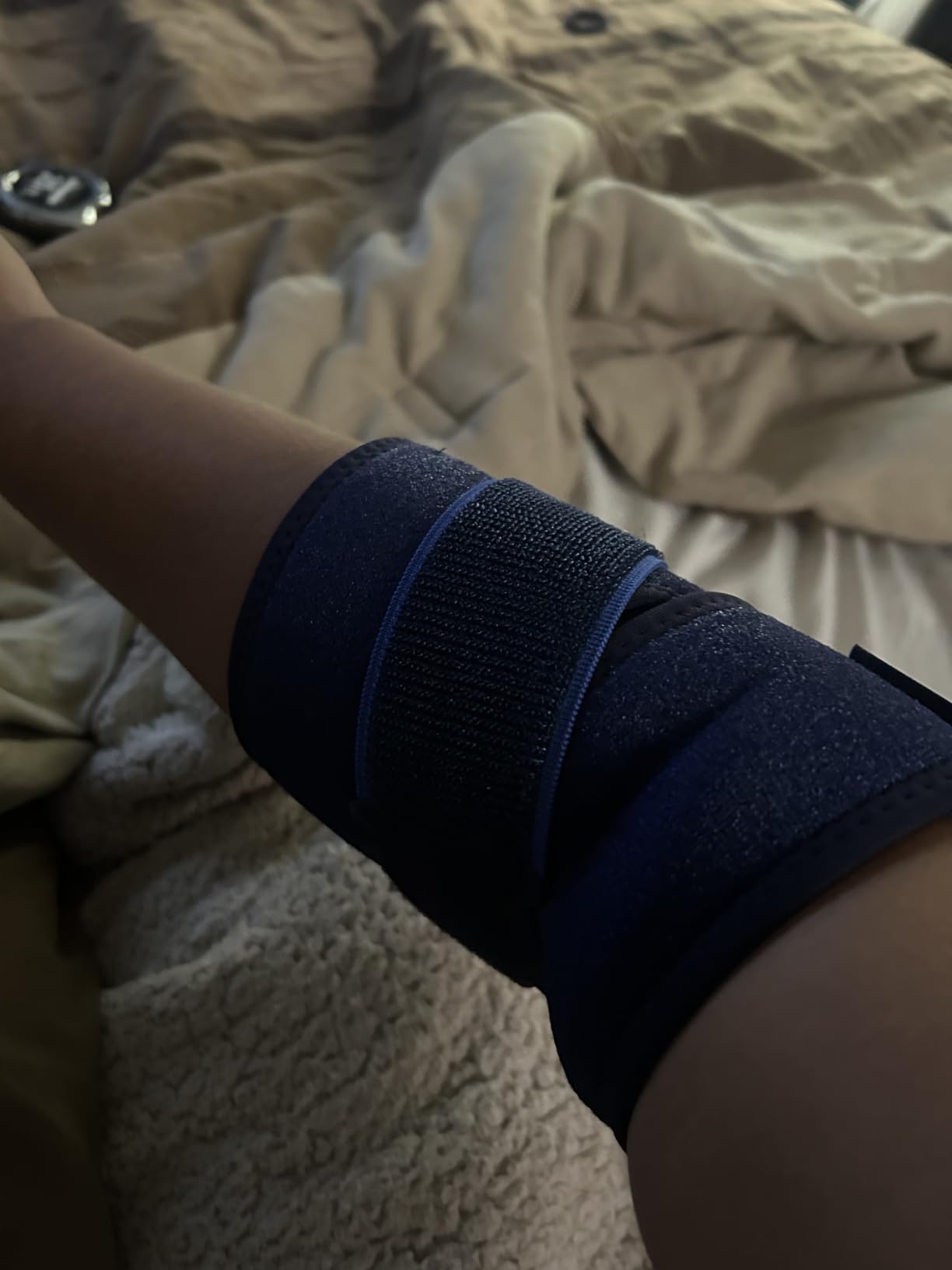 Comforband Adjustable Elbow Brace - Targeted Support for Tennis Elbow, Golfer's Elbow, Tendonitis, Arthritis, Bursitis, Sprains, and Strains - One-Size-Fits-Most Compression Sleeve for Pain Relief and Injury Recovery customer photo 1