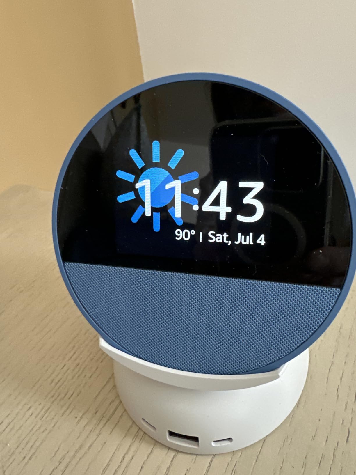 Amazon Echo Spot (newest model), Great for nightstands, offices and kitchens, Smart alarm clock, Designed for Alexa+, Glacier White customer photo 1