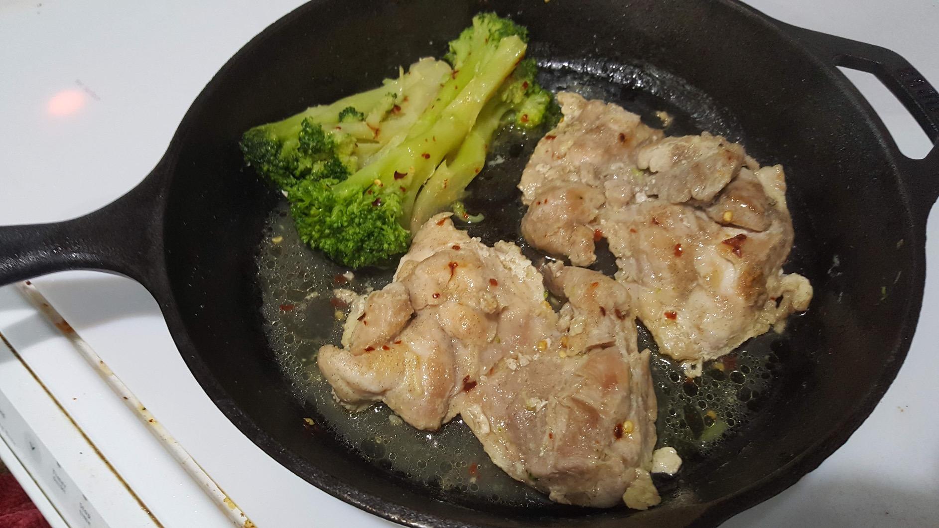 Lodge Pre-Seasoned Cast Iron Skillet Set, 8, 10.25 and 12 Inches | Non-Toxic & Naturally Non-Stick Cast Iron Pan, Compatible with Oven, Stove, Grill & Campfire, Made in USA customer photo 2