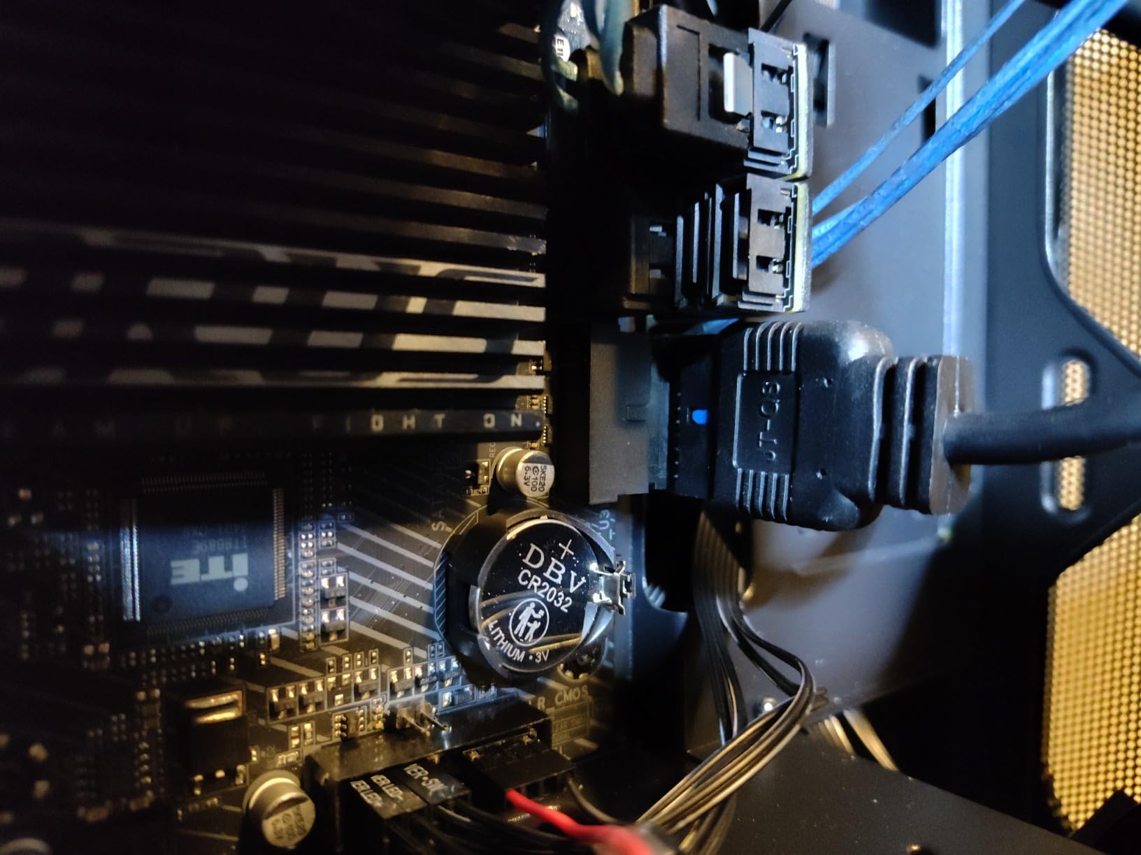 GIGABYTE B650 AORUS Elite AX AMD AM5 ATX Motherboard, Support Ryzen 9000/8000/7000 Series, DDR5, 14+2+1 Power Phase, PCIe 5.0 M.2, USB-C 3.2 Gen 2, WIFI6E, 2.5GbE, EZ-Latch, Q-Flash, RGB Fusion customer photo 1