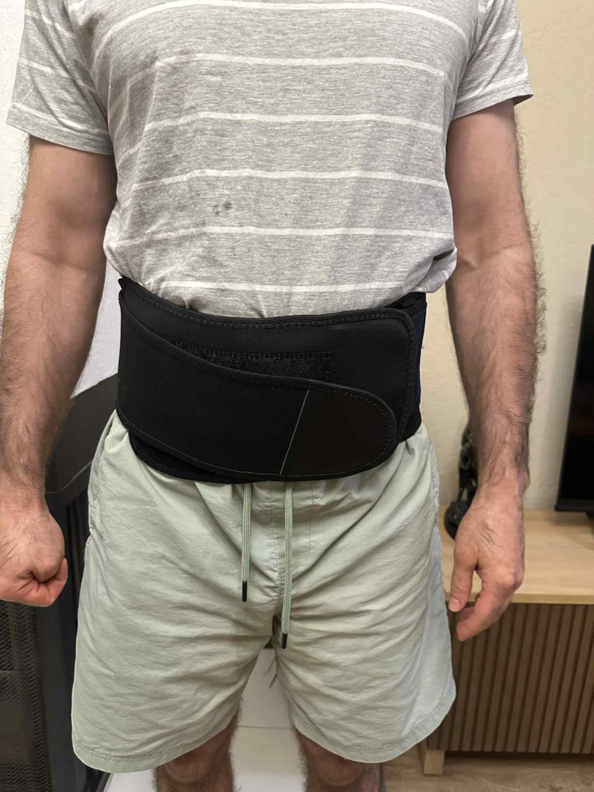 MUELLER Sports Medicine Adjustable Lumbar Back Brace, Lower Back Pain Relief and Support Belt for Men and Women, Black, One Size Fits Most customer photo 2