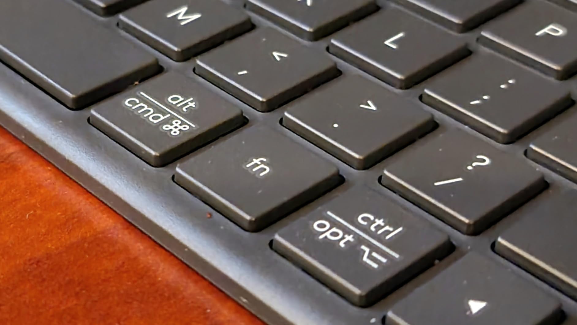 Logitech K585 Slim Wireless Keyboard with Built-in Phone Cradle - Graphite customer photo 2