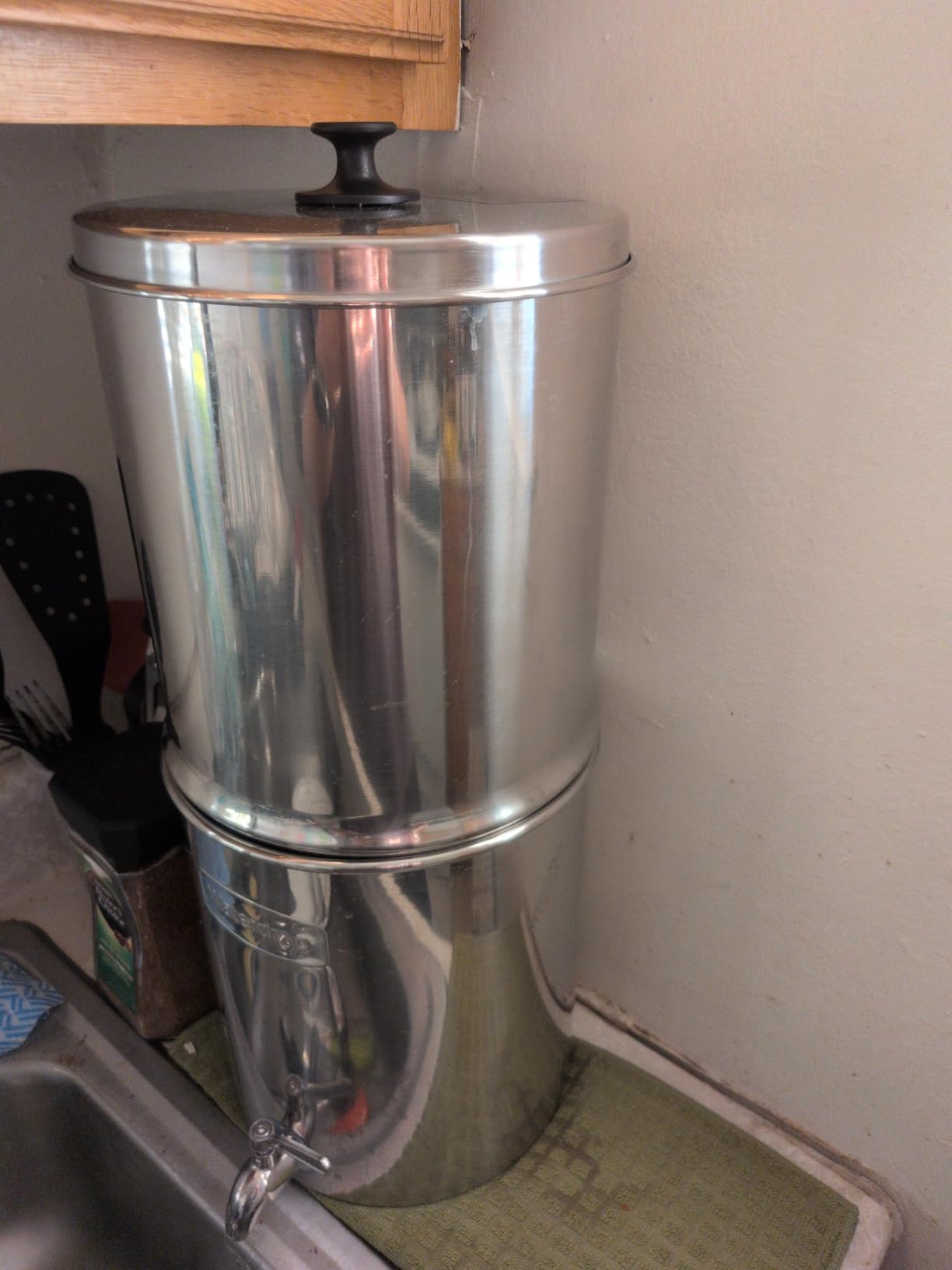 Waterdrop TK-A Gravity Water Filter System, NSF/ANSI 42&372 Standard, Reduces Lead and up to 98% of Chlorine, with 2 Black Carbon Filters and Metal Spigot for Home, Travel, 2.25G customer photo 2