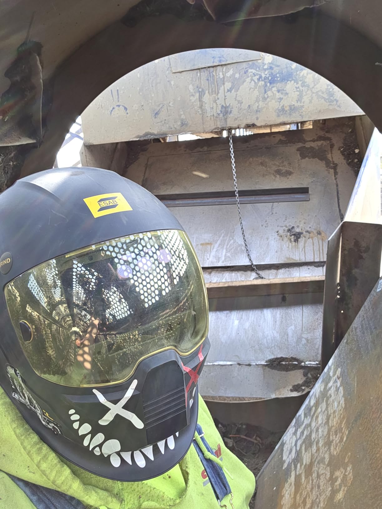 ESAB Sentinel A60 Welding Helmet, Black Low-Profile Design, High Impact Resistance Nylon, Large Viewing Area 4.65 in x 2.80 in customer photo 1