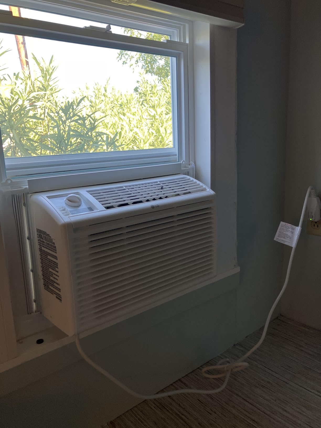 LG 5000 BTU Window Air Conditioners [2023 New] Easy Mechanical Control Ultra-Quiet Compact-size Cools Washable Filter 150 Sq.Ft. for Small Room AC Unit air conditioner Easy Installation White LW5023 customer photo 1