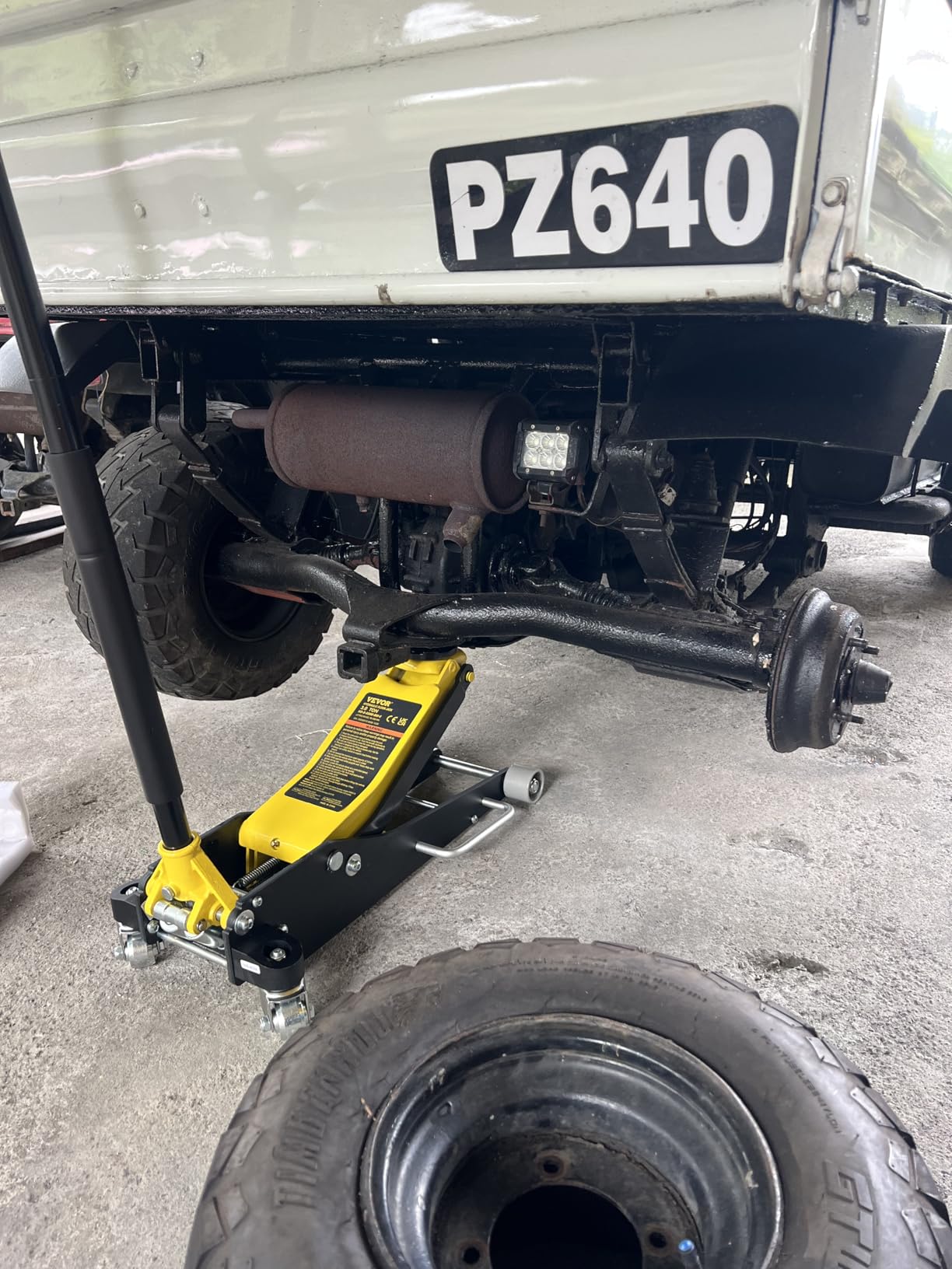 VEVOR 3 Ton Low Profile Aluminum & Steel Racing Floor Jack with Dual Pistons Quick Lift Pump, Lifting Range 3-6/11