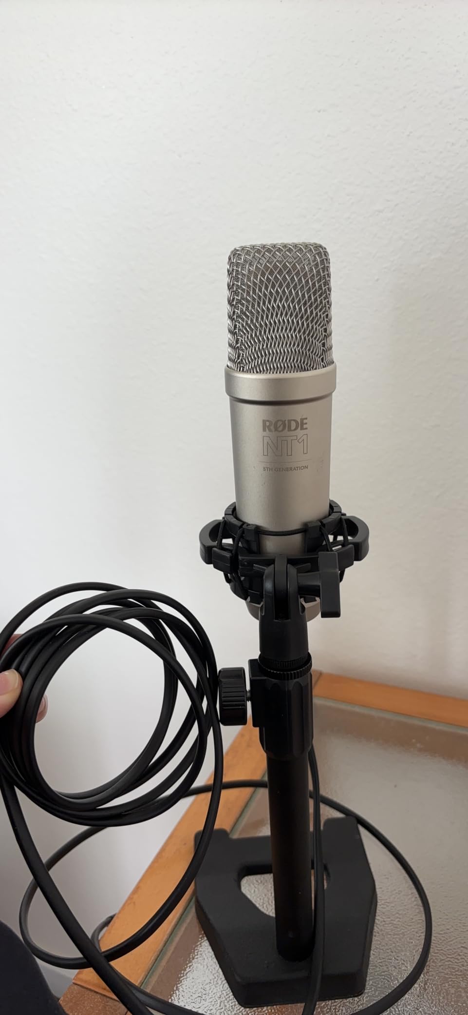 RØDE NT1 5th Gen Large-Diaphragm Studio Condenser Microphone - XLR & USB Outputs - Shock Mount & Pop Filter Included - Music Production, Vocal Recording, Podcasting - Black customer photo 1
