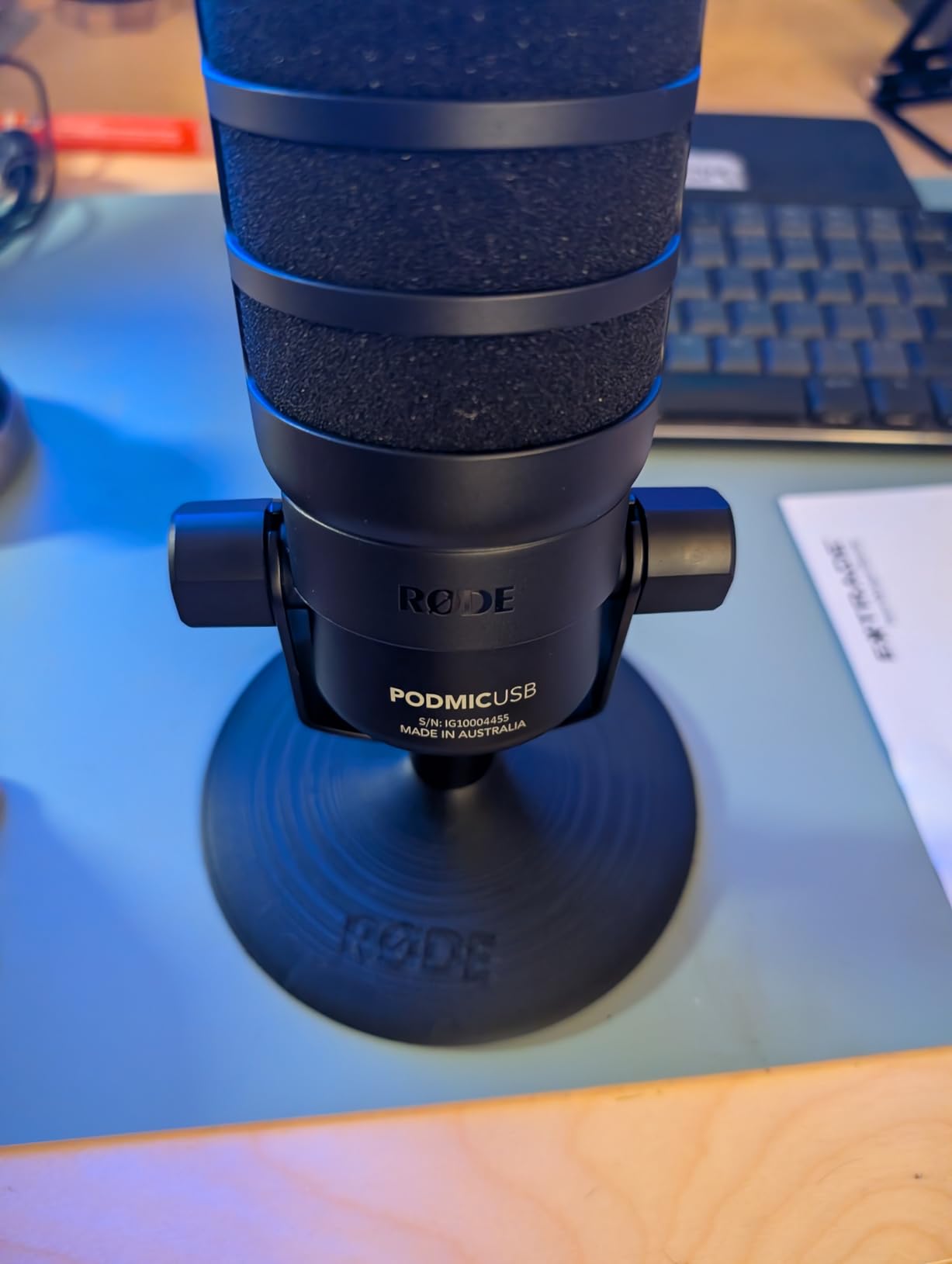 RØDE PodMic USB Versatile Dynamic Broadcast Microphone With XLR and USB Connectivity for Podcasting, Streaming, Gaming, Music-Making and Content Creation (Black) customer photo 1