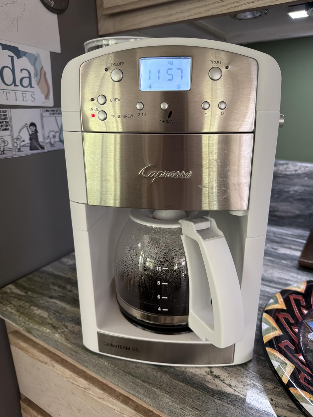 Capresso CoffeeTEAM GS 10-Cup Coffee Maker with Conical Burr Grinder, Glass Carafe 464.02 White customer photo 1