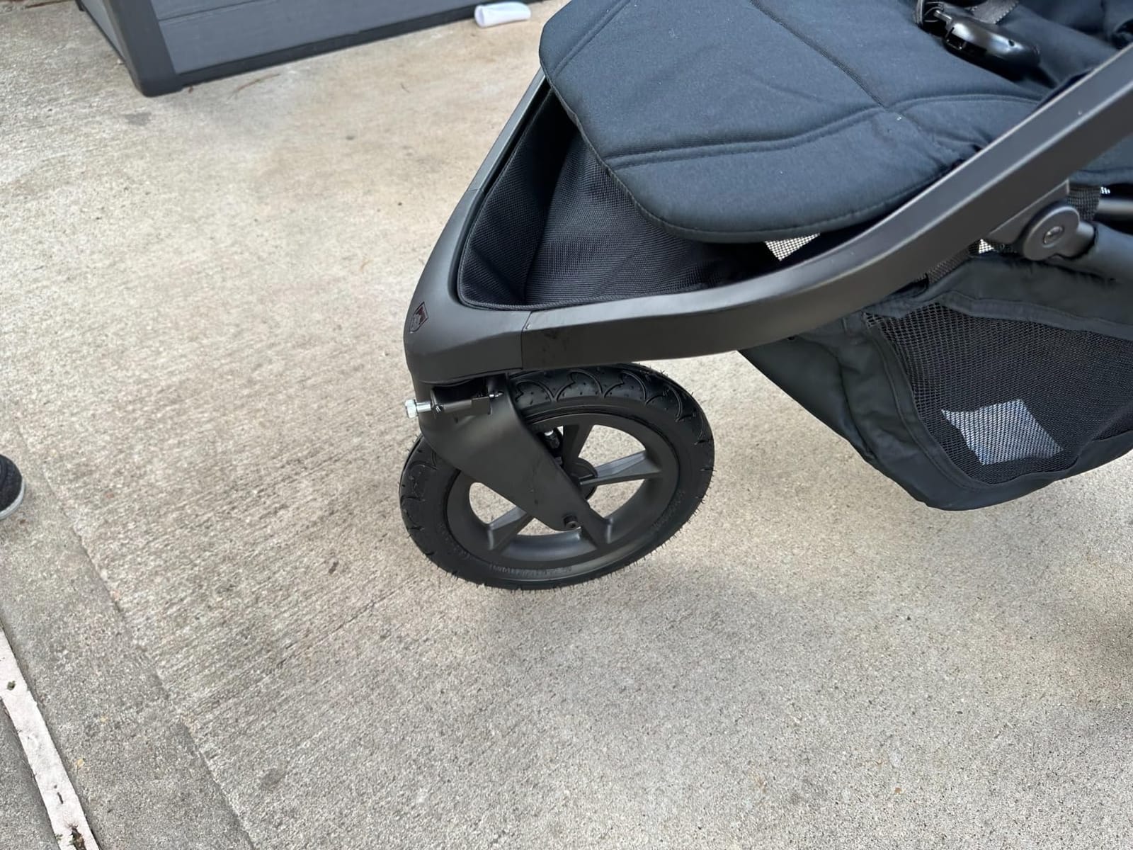 BOB Gear Wayfinder Jogging Stroller - Nightfall | Sleek, Slim Jogger Stroller; Running Stroller With Independent Dual Suspension & Air-Filled Tires; Infant Car Seat Compatible customer photo 2