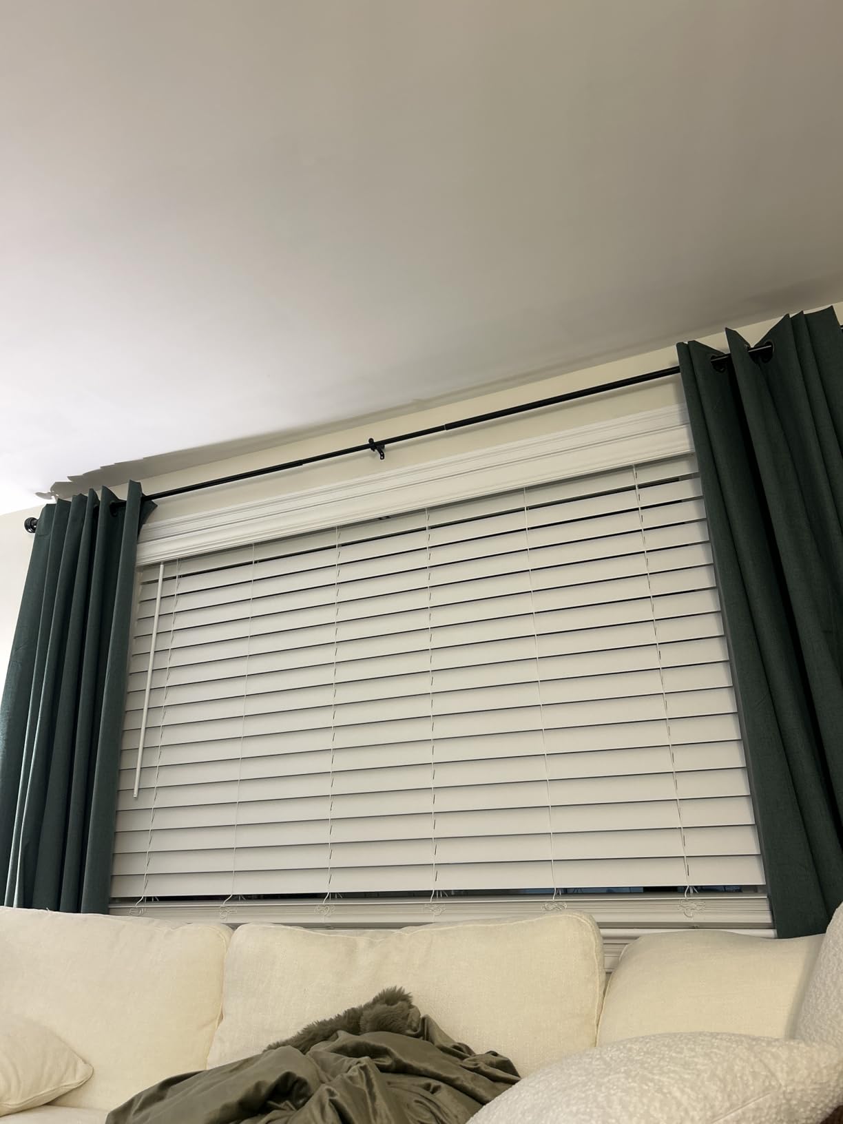 LOTUS & WINDOWARE 2.5-inch Cordless Faux Wood Blind, Plantation Style, 34