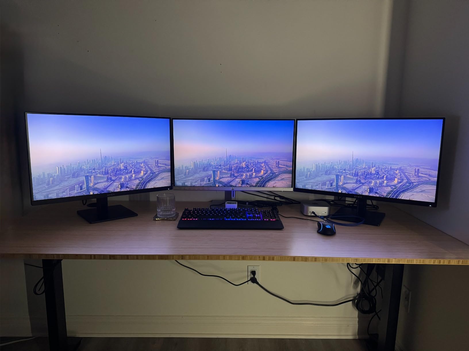 HP OMEN 27q QHD 165Hz Gaming Monitor, QHD Display (2560 x 1440), IPS Panel, 99% sRGB, 95% DCI-P3, 16:9, AMD FreeSync Premium Technology, 27q (2023) customer photo 1