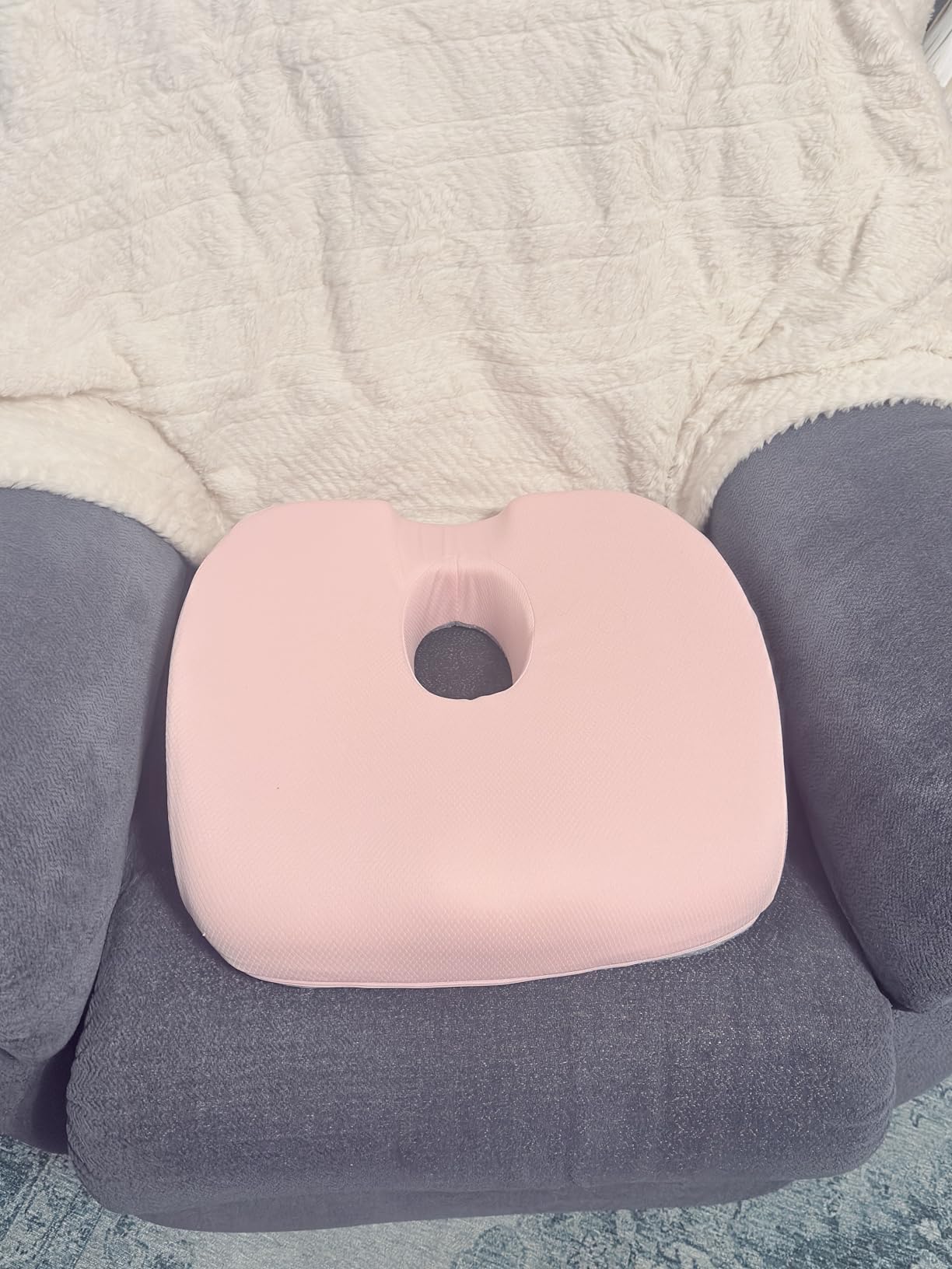 AUVON Innovative Donut Pillow Hemorrhoids Scientific Center Hole and Tailbone Cutout, Orthopedic Pain Relief Donut Seat Cushion for Coccyx, Sciatica, Postpartum Pregnancy, After Surgery Sitting Relief customer photo 1