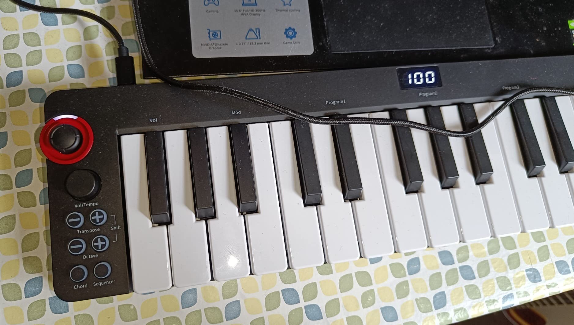Donner Mini MIDI Keyboard N-25, 25 Key MIDI Controller Gifts for Beginners with Velocity-Sensitive Mini Keys Light-up Rocker Music Production Software, Small USB Controlador with 40 Teaching Courses customer photo 1