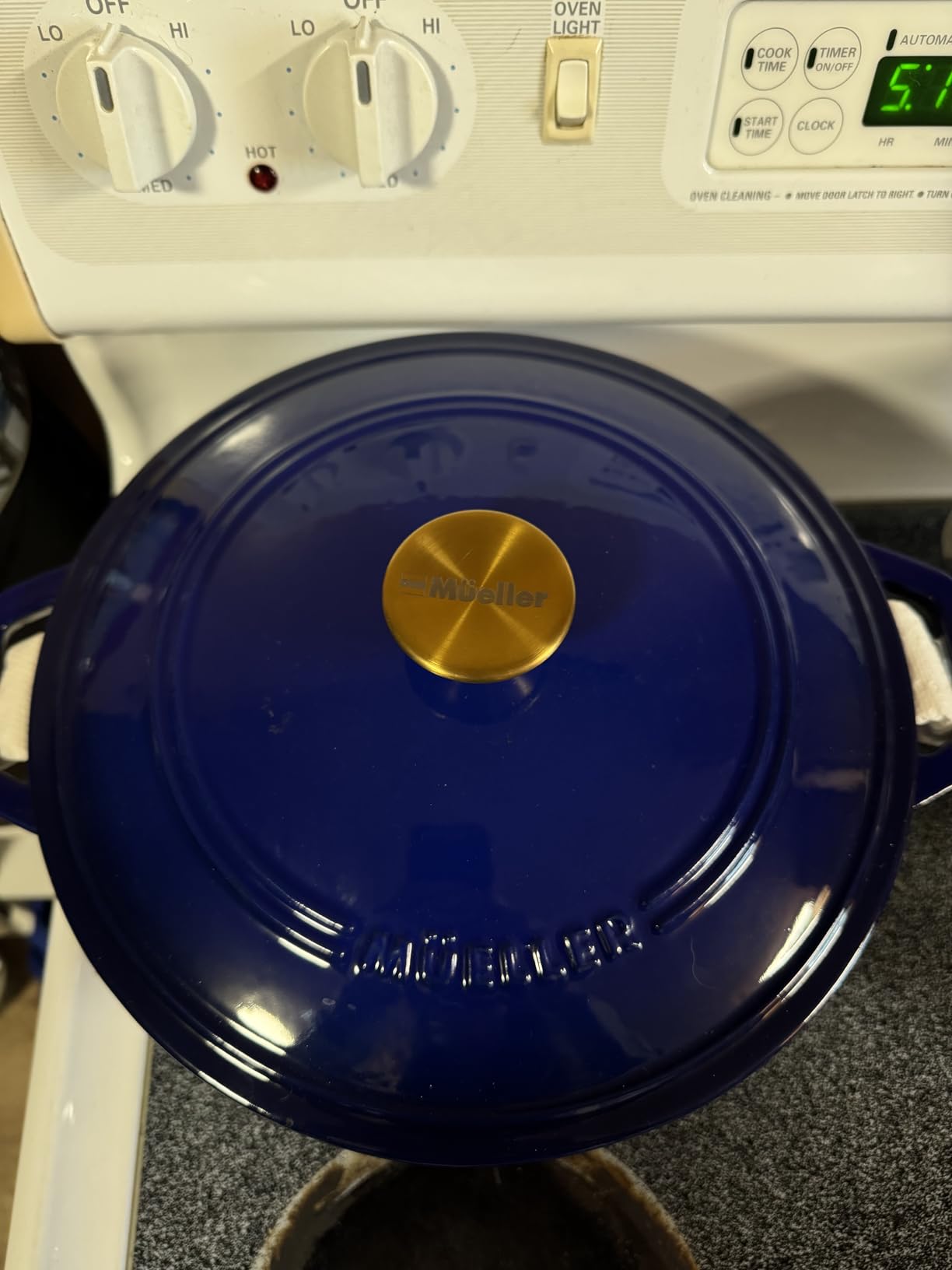 Mueller DuraCast 6 Quart Enameled Cast Iron Dutch Oven Pot with Lid | Sourdough Bread Baking, PFOA-Free, 500°F Oven Safe - All Cooktops incl. Induction, Braising & Slow Cooking, Emerald customer photo 2