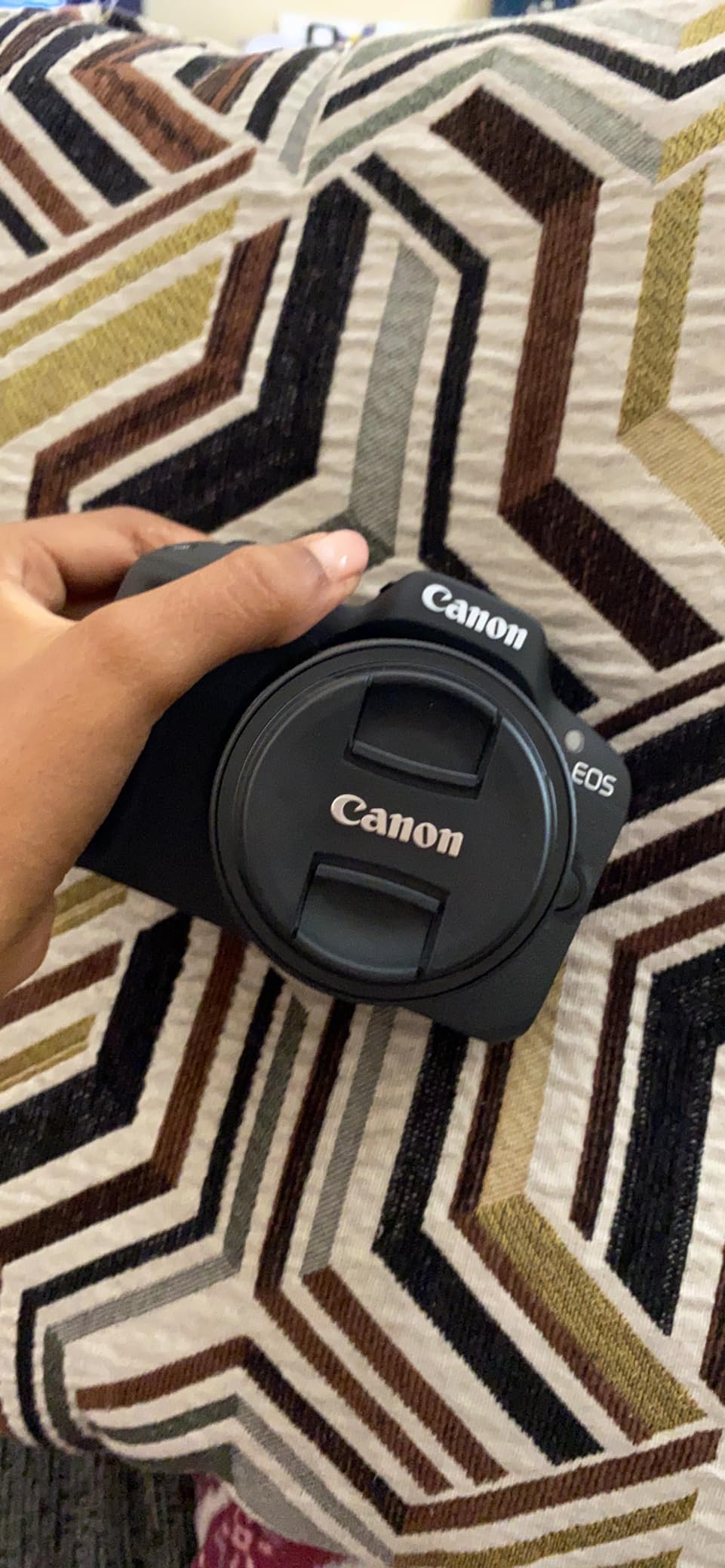 Canon EOS R50 Content Creator Kit, Hybrid Mirrorless Camera with RF-S18-45mm F4.5-6.3 IS STM Lens, Tripod Grip, Microphone, Wireless Remote Control, 24.2 MP CMOS (APS-C) Sensor customer photo 1
