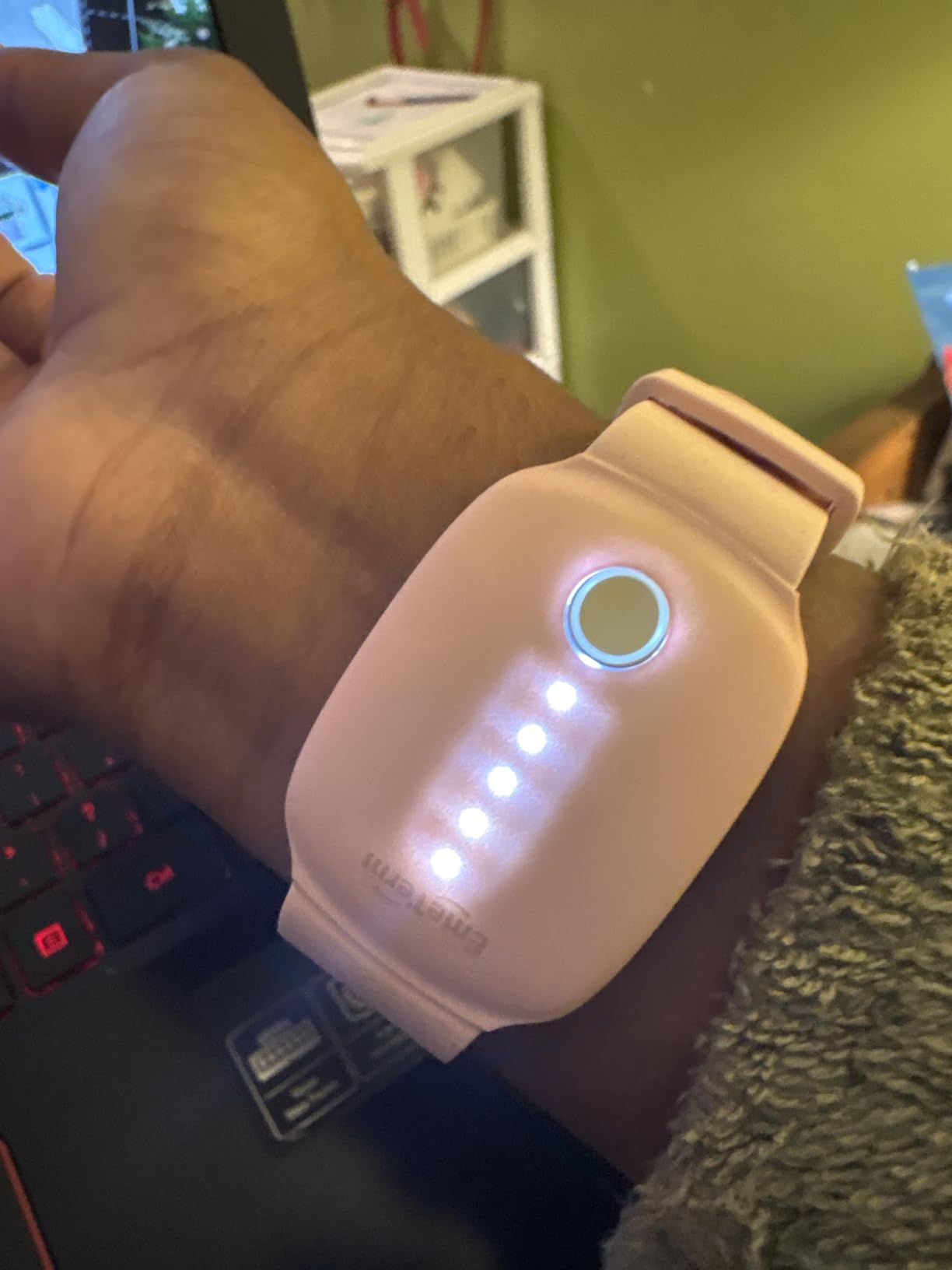EmeTerm Fashion FDA-Cleared Relieve Nausea Electrode Stimulator Morning Sickness Motion Travel Sickness Vomit Relief Rechargeable No Gel Drug Free Wrist Bands Without Side Effects customer photo 2