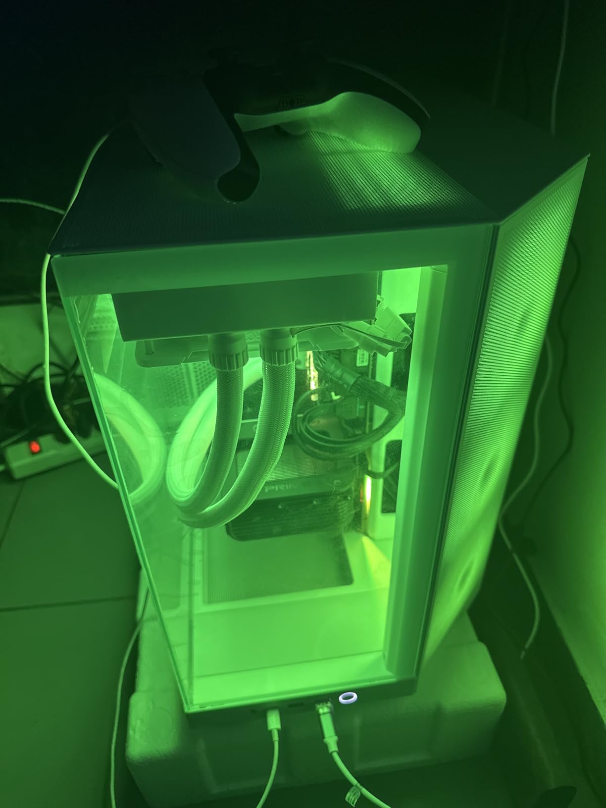 NZXT H6 Flow RGB Mid-Tower Airflow Case with 3 RGB Fans, Panoramic Glass Panels, Cable Management - Black customer photo 2