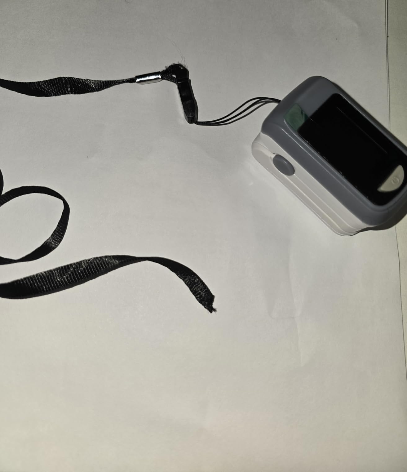HOLFENRY Pulse Oximeter Fingertip - Large Display Oxygen Monitor Fingertip with Fast 5-8s Reading for SpO2/Heart Rate/PI, Accurate Pulse Ox for Home/Sports/Travel, Batteries & Lanyard Included customer photo 1