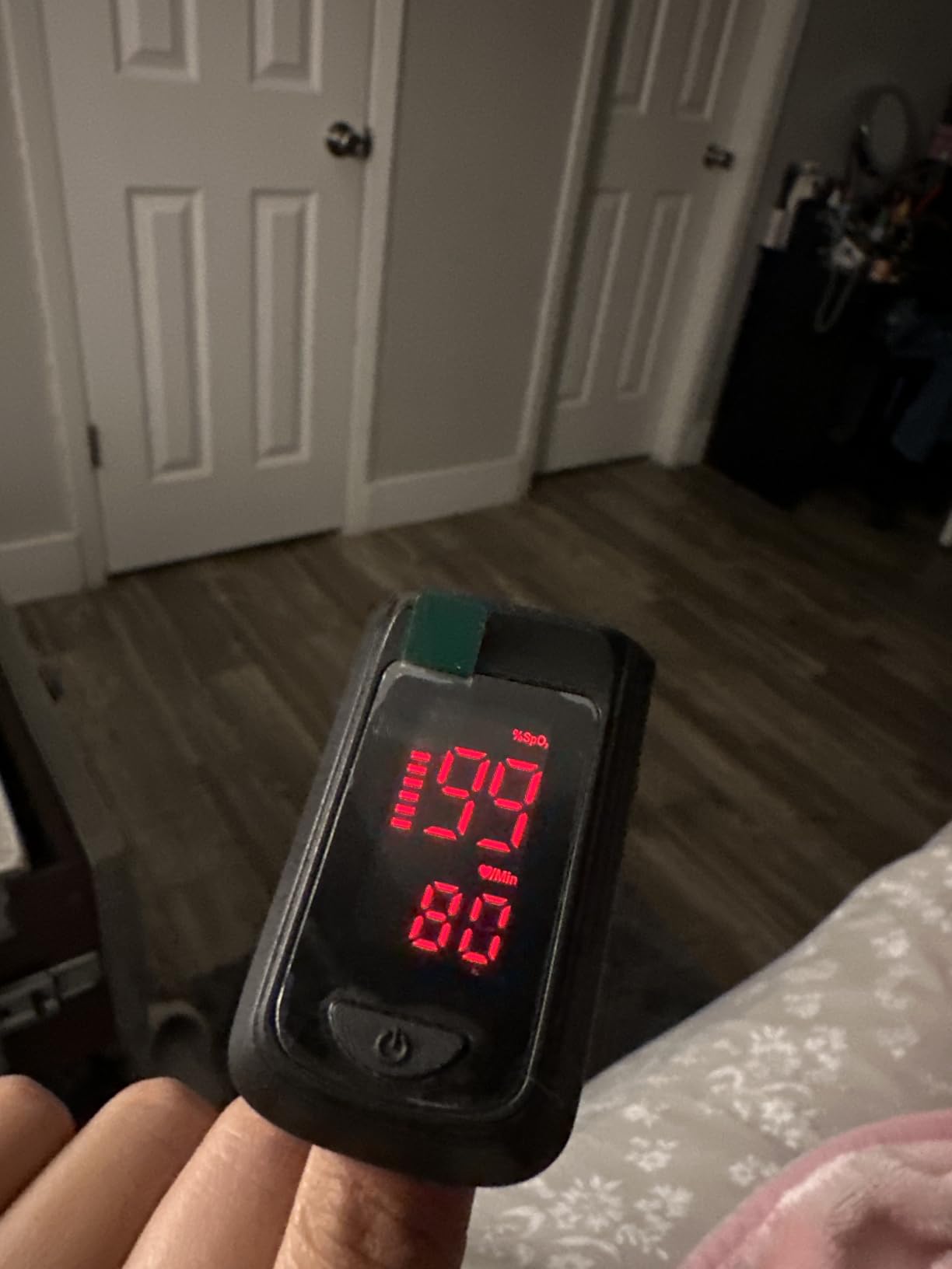 HOLFENRY Pulse Oximeter Fingertip - Large Display Oxygen Monitor Fingertip with Fast 5-8s Reading for SpO2/Heart Rate/PI, Accurate Pulse Ox for Home/Sports/Travel, Batteries & Lanyard Included customer photo 2