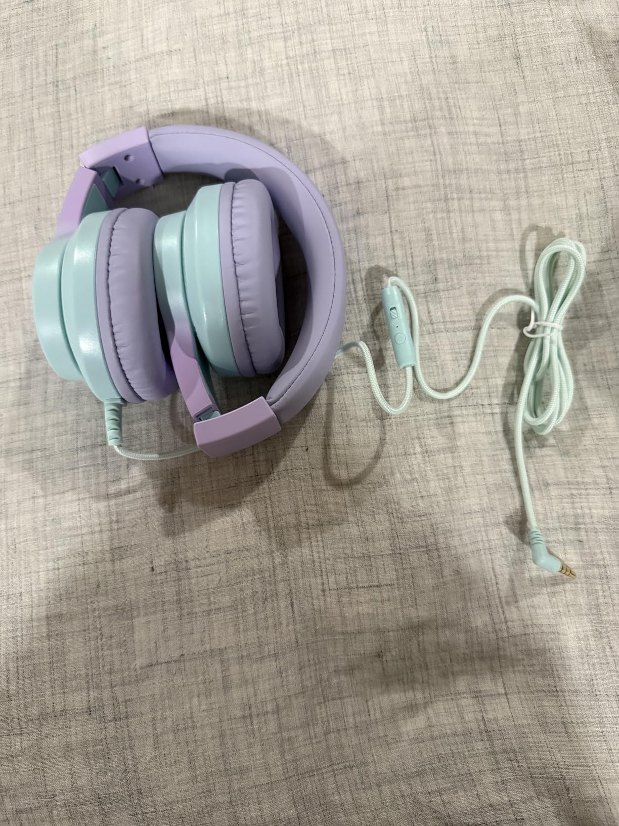 Candy Bila Wired Kids Headphones with Microphone, 85dB Safe Volume | Volume Limiter 85/94dB, HD Stereo Sound, Microphone and Wired Control, Foldable Design, Gradient Purple customer photo 1