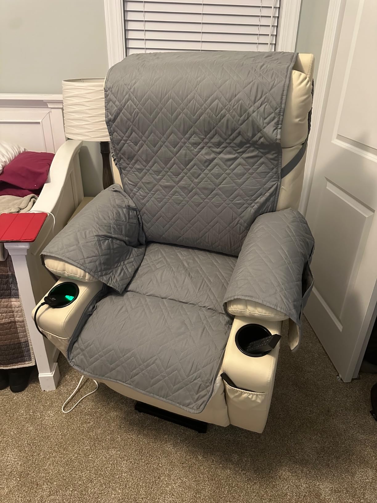MCombo Small Power Lift Recliner Chair with Adjustable Power Headrest 7111 | For Petite Elderly, Lumbar & Seat Heating and Massage, Charging Ports, Faux Leather, FSC Certified, Easy No-tool Assembly customer photo 2