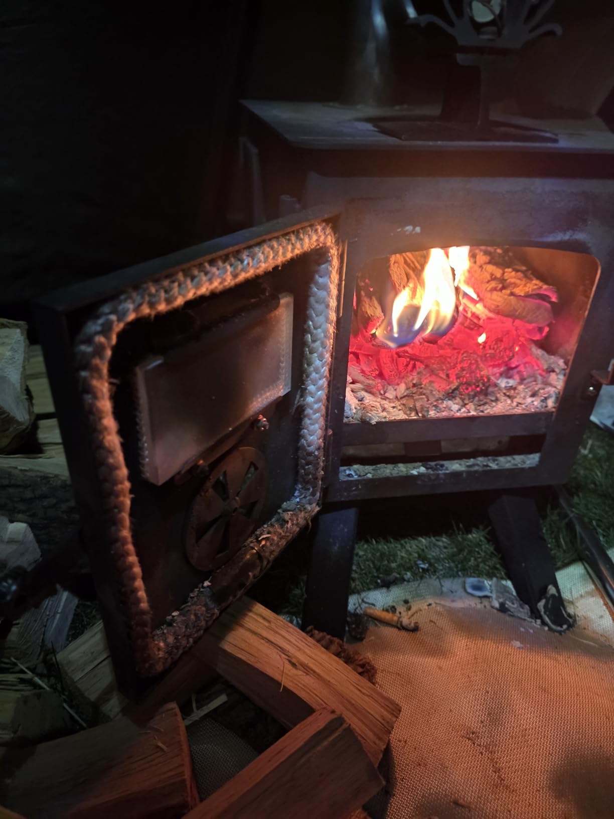 VEVOR Camping Wood Stove Alloy Steel Camping Tent Stove, Portable Wood Burning Stove with Chimney Pipes & Gloves, 1400in³Firebox Hot Tent Stove for Outdoor Cooking and Heating with 8 Pipes customer photo 2