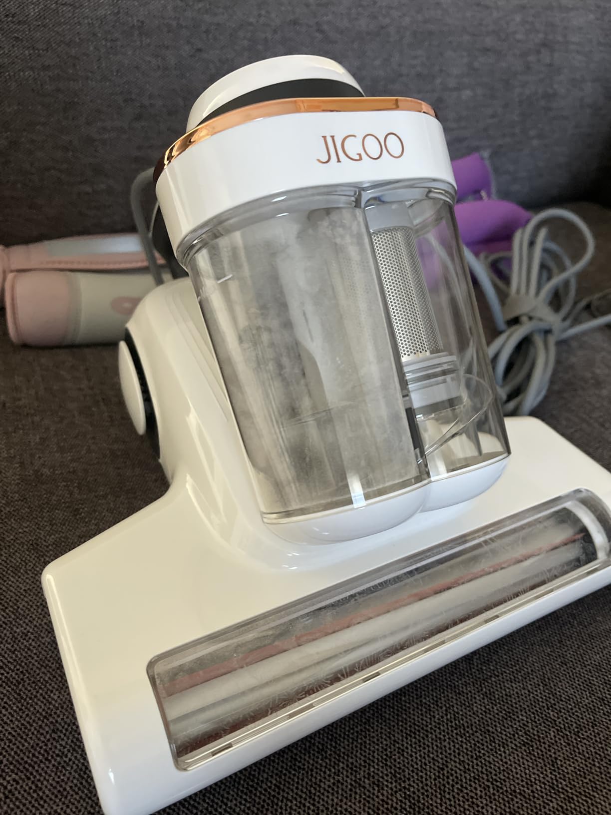 JIGOO J300 Bed Vacuum Cleaner, Dust Sensor, Pet Hair, UV and Heat, Corded | Mattress vacuum cleaner with 500W motor, 13Kpa suction, UV-C light and 130°F heat for pet hair on beds, sofas, White customer photo 2