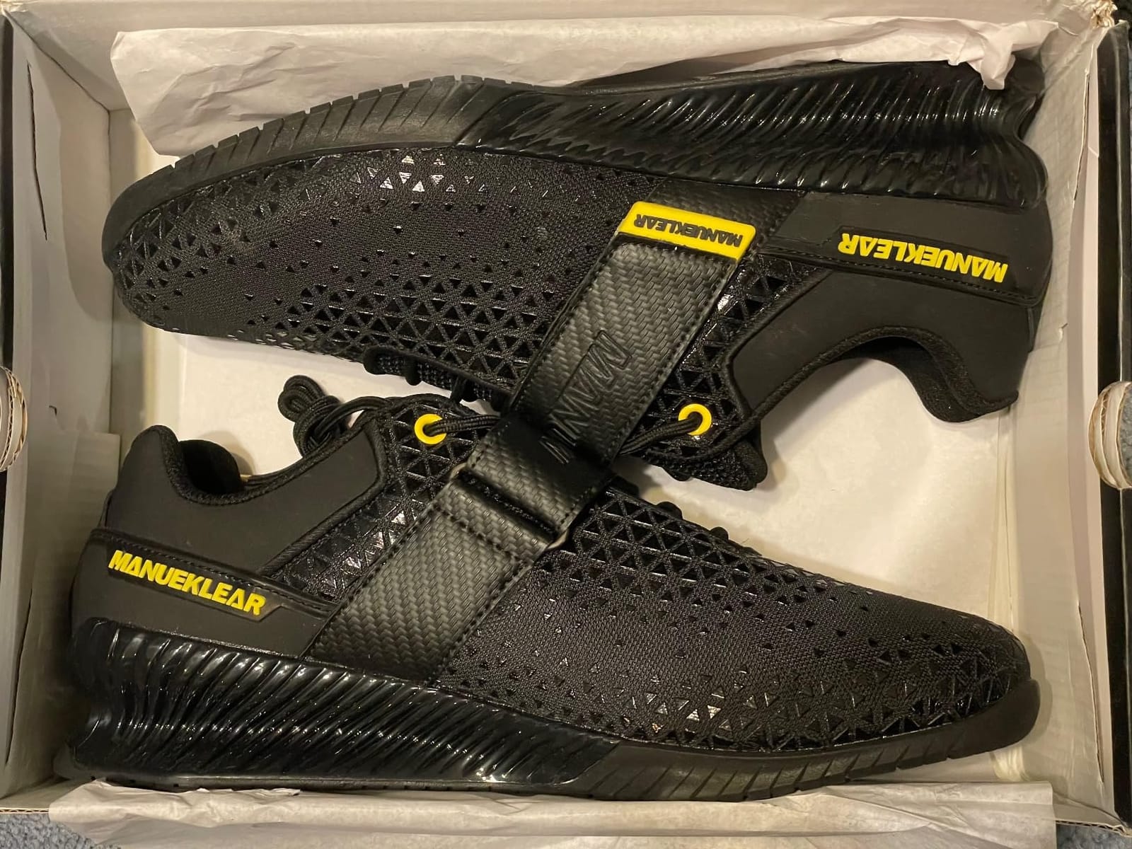 MANUEKLEAR Weight Lifting Shoes Men, Professional Training Weightlifting Shoes, Squat Shoes for Powerlifting with Rubber Non-Slip Sole customer photo 1