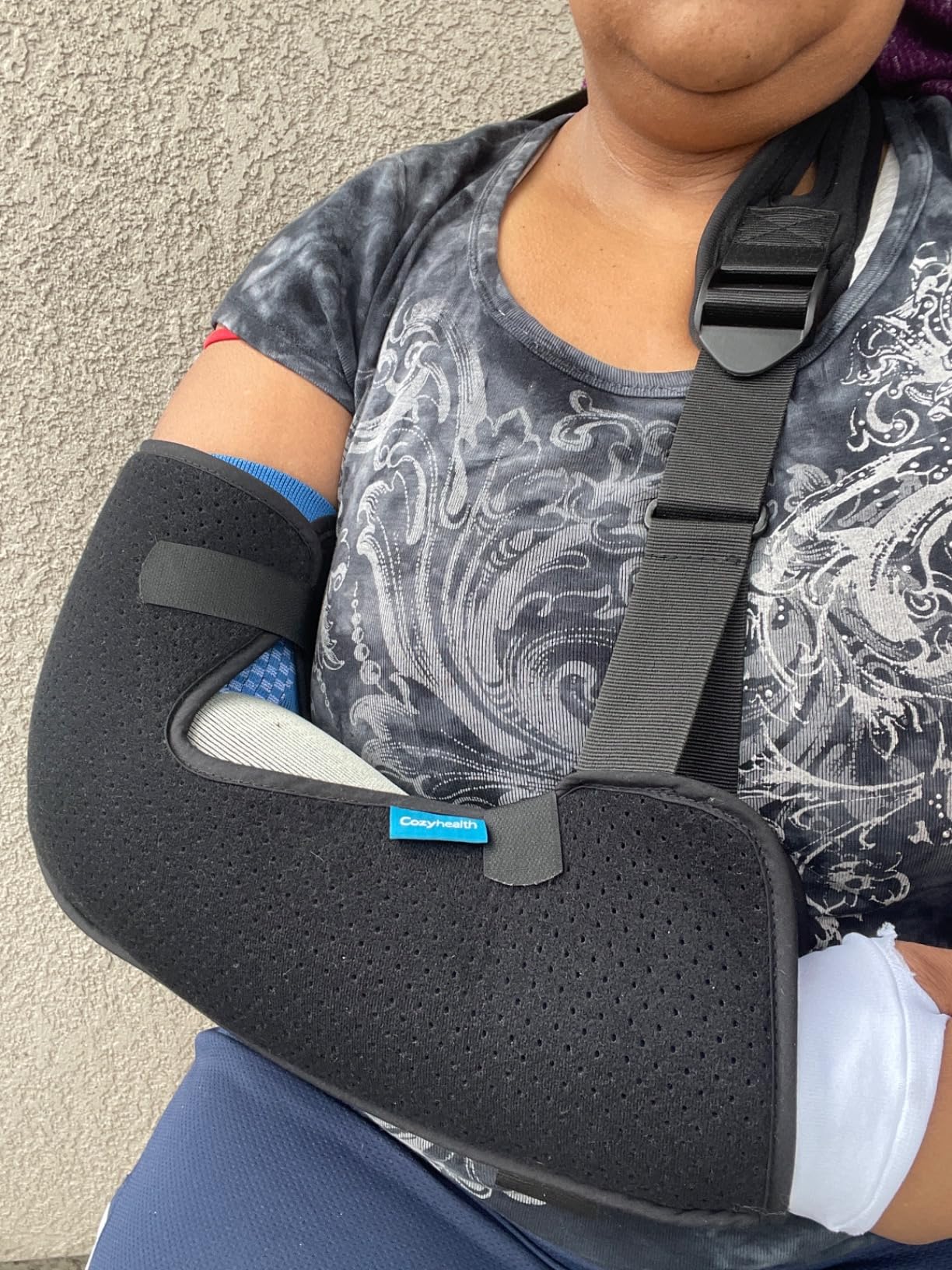 Cozyhealth Arm Sling Shoulder Injury Immobilizer Rotator Cuff Support Brace for Sleeping, Comfortable Medical Sling Arm for Shoulder Injury, Left and Right Arm for Men and Women (Medium) customer photo 1