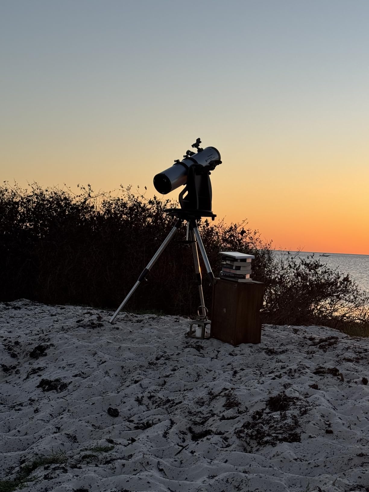 Celestron StarSense Explorer 114AZ App-Enabled Telescope - 114mm Tabletop Dobsonian with Smartphone Dock & StarSense App - iPhone & Android Compatible - Easy-to-Use for Beginners | 114mm Newtonian, Starsense App with Smartphone Dock, 17mm and 10mm Eyepieces, Starpointer Finder customer photo 1