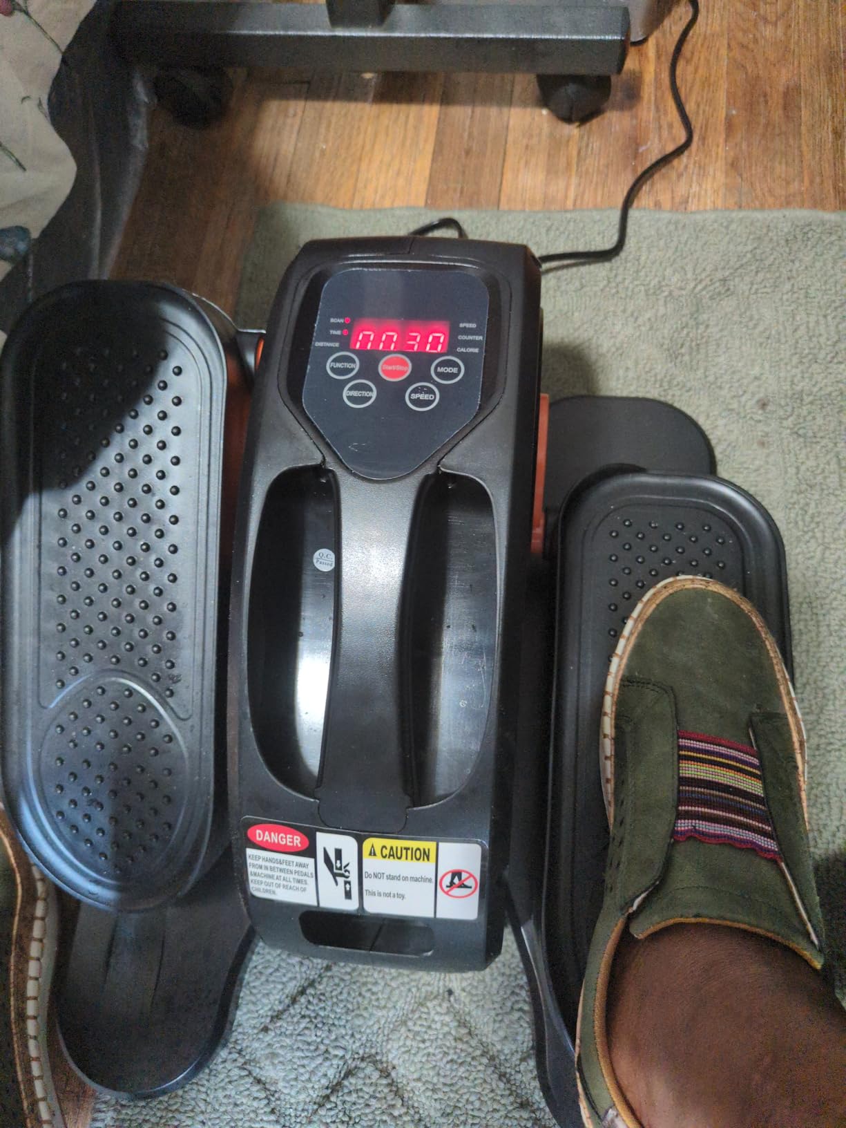 GUGTTR Under Desk Elliptical Machine, Electric Elliptical Leg Exerciser for Seniors Fully Assembled, Quiet & Portable Electric Seated Pedal Exerciser with Remote Control & 12 Adjustable Speeds customer photo 2