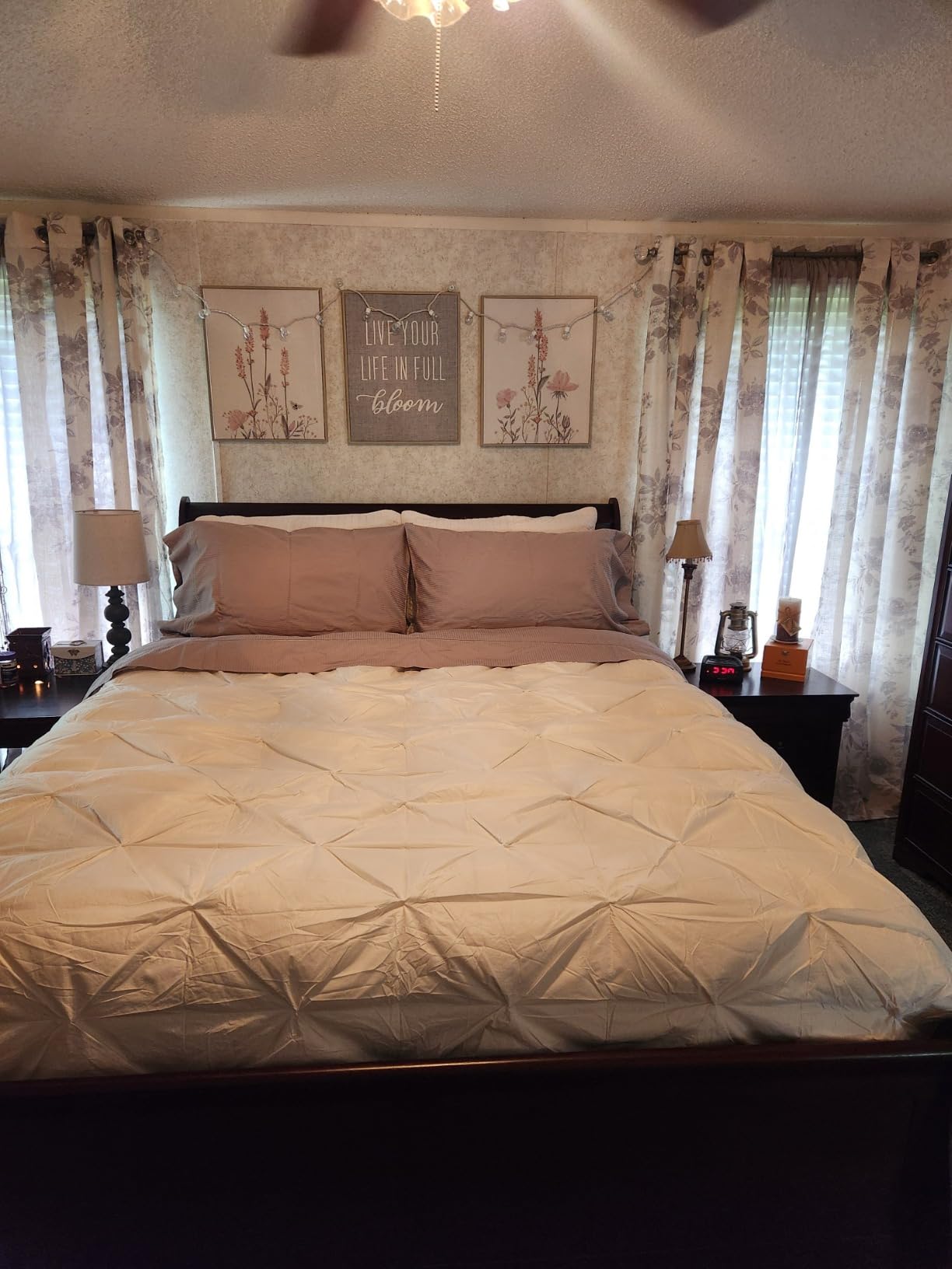 ELNIDO QUEEN Feather Comforter Queen Size, Filled with Feather and Downfiber, All Season White Luxury Hotel Fluffy Bed Comforter, Ultra Soft 100% Cotton Duvet Insert, 90x90 Inch customer photo 1