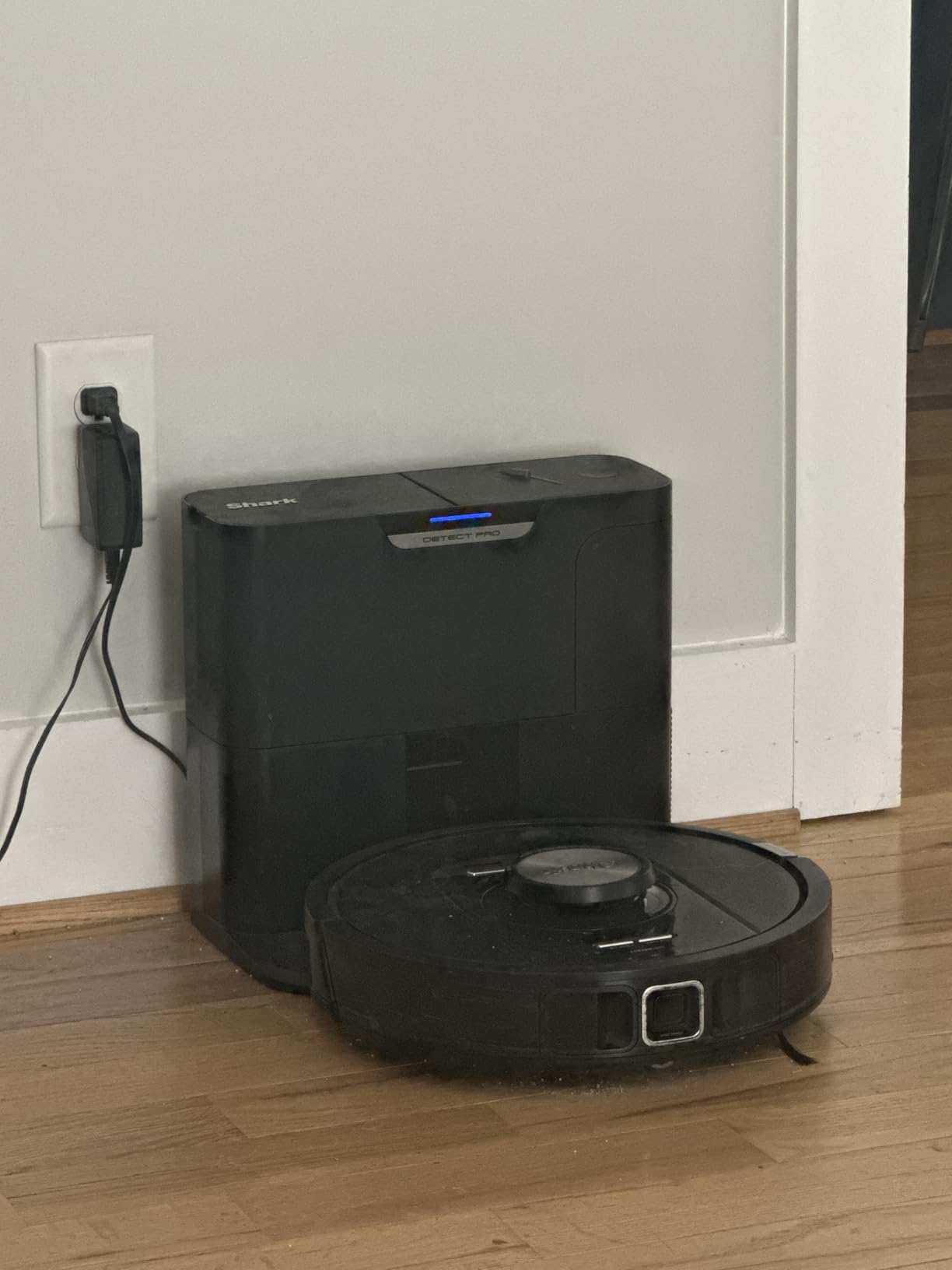 Shark PowerDetect Self-Empty Robot Vacuum AV2820S with NeverStuck, DirtDetect/EdgeDetect/FloorDetect, 30-Day HEPA Self-Empty Base customer photo 2