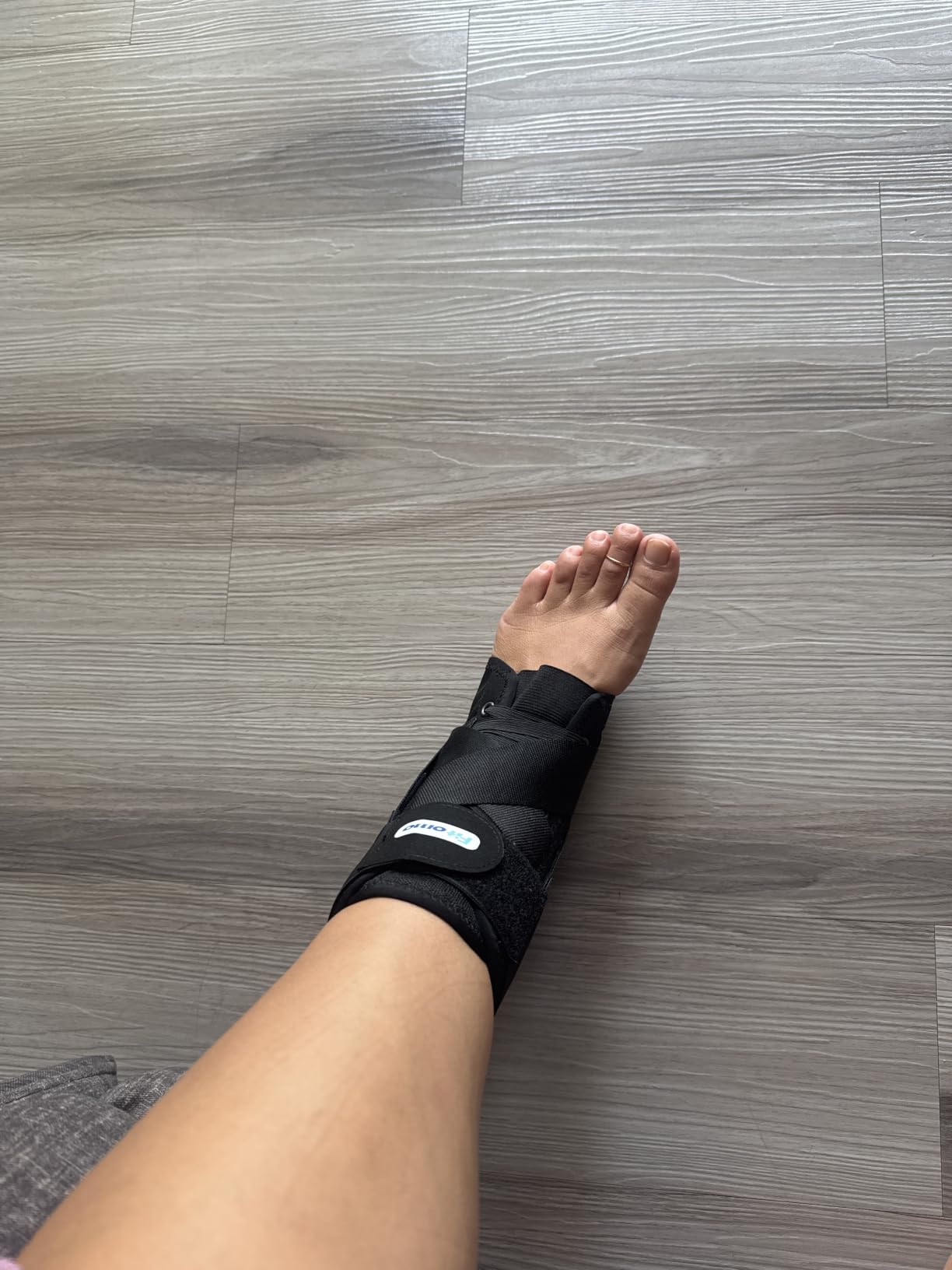 Quick Lace Up Ankle Brace for Women Men with Removable Side Splints, Adjustable Ankle Support for Sprained Ankle Injury Recovery customer photo 1