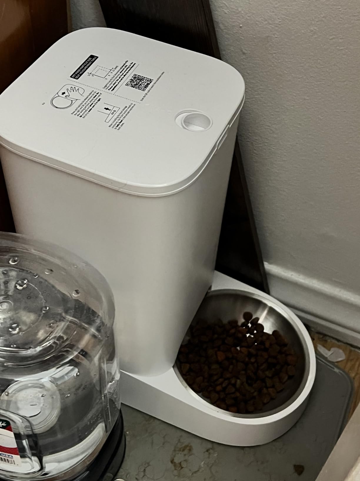 PETKIT Automatic Cat Feeder, 2.4G WiFi Automatic Dog Feeder, App Control Pet Food Dispenser with Triple Fresh-Lock System, Schedule Feeding, Food Shortage Alert, Dual Power-Charge&Battery, 3L Capacity customer photo 2