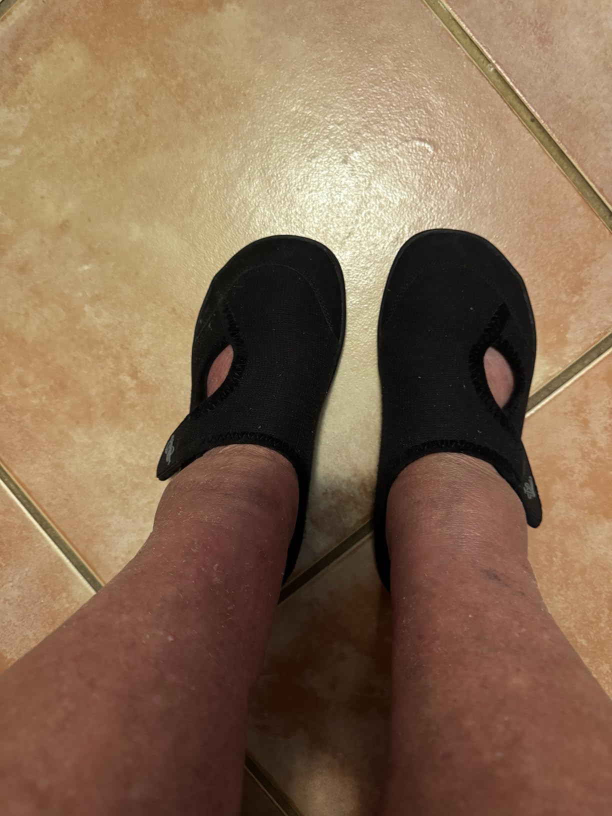 LeIsfIt Womens Slippers Wide Diabetic Shoes Adjustable Arthritis Edema House Shoes Indoor Outdoor Slippers customer photo 1