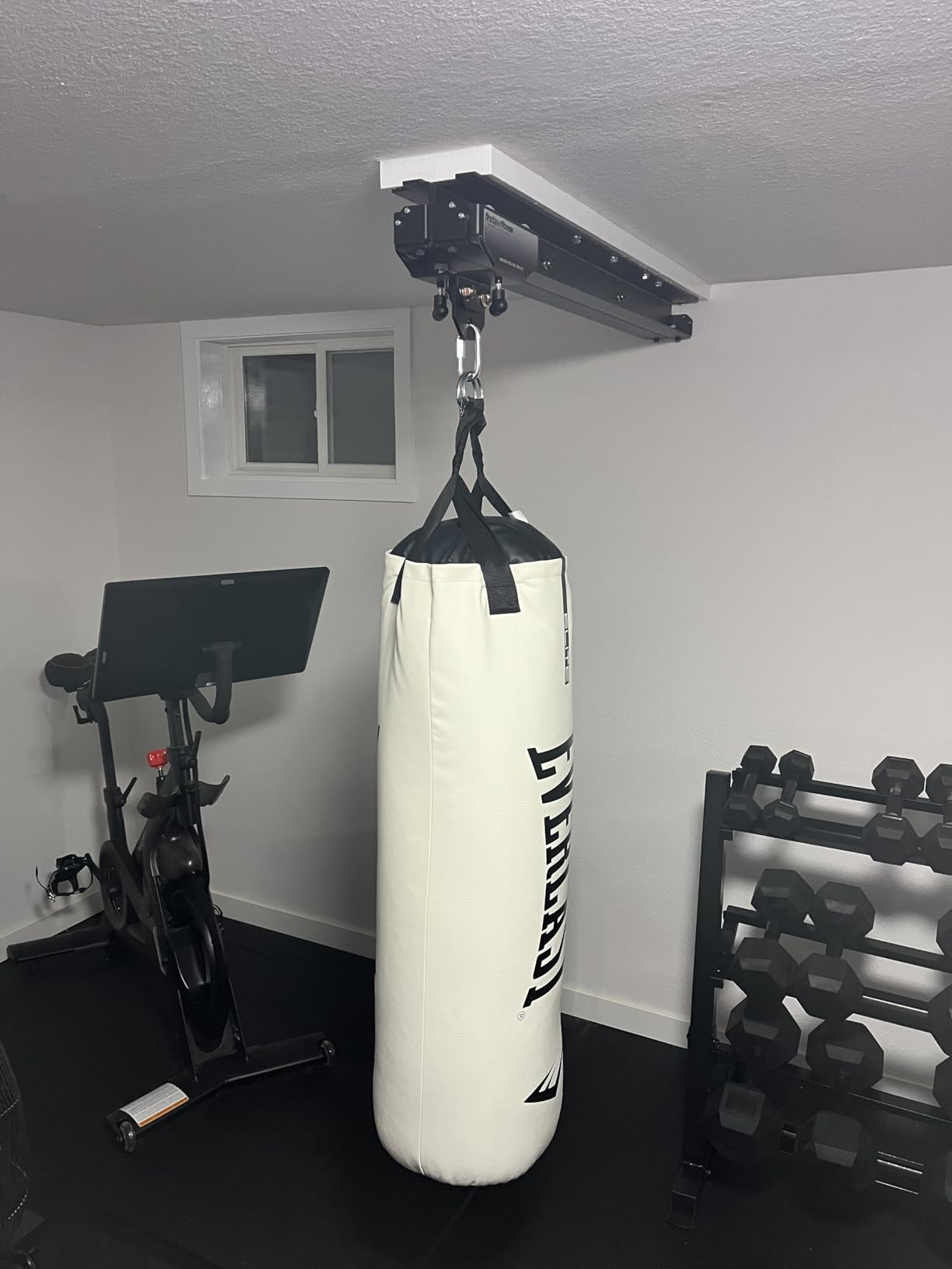 Everlast Elite Punching Bag | Durable Boxing MMA, Adults | Muay Thai customer photo 1