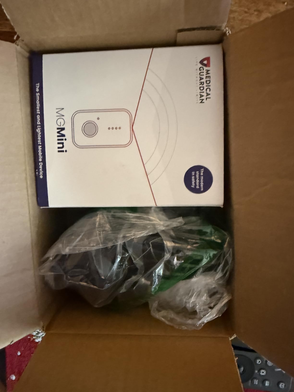 Medical Guardian MGMini Medical Alert Device for Seniors | Subscription Required | SOS Button, Emergency Location Assistance, 24/7 Monitoring | Silver customer photo 2