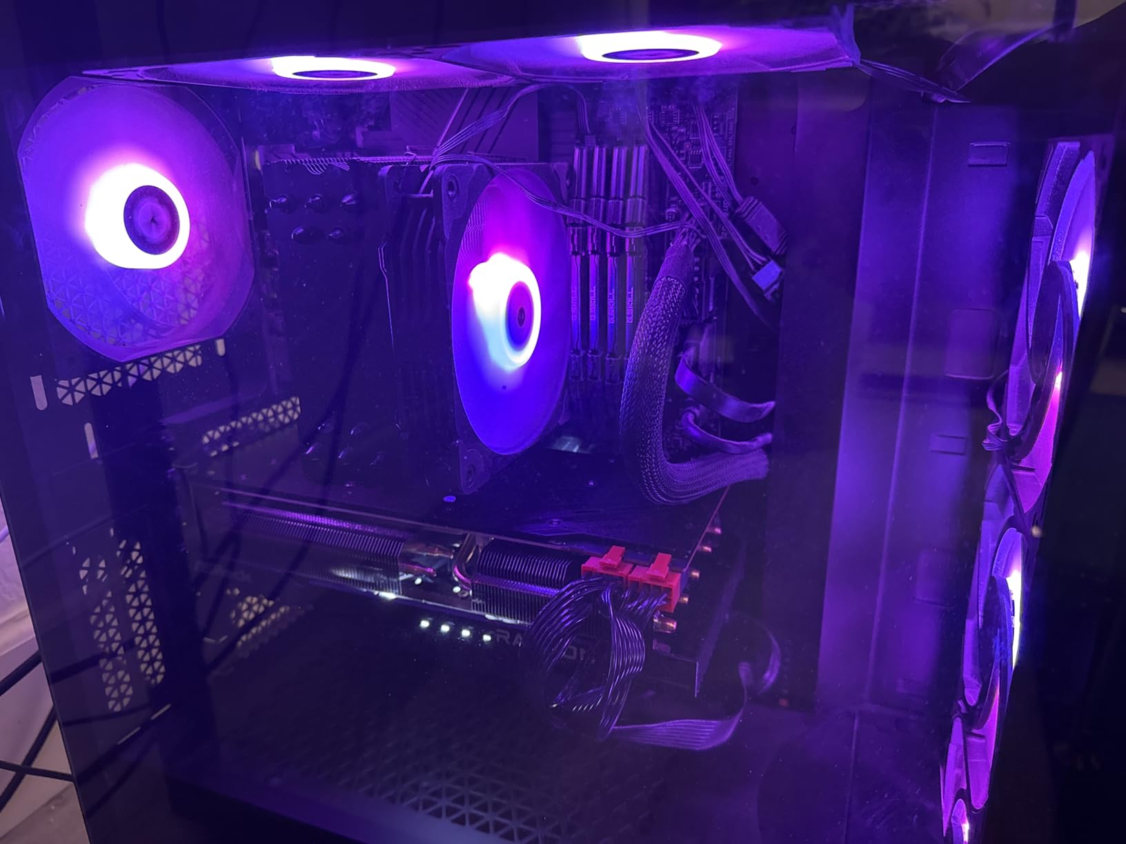 ASRock Radeon RX 7700 XT Challenger 12GB OC Graphics Card, AMD RDNA 3 Architecture, 12GB GDDR6, 2584 MHz Boost Clock customer photo 1