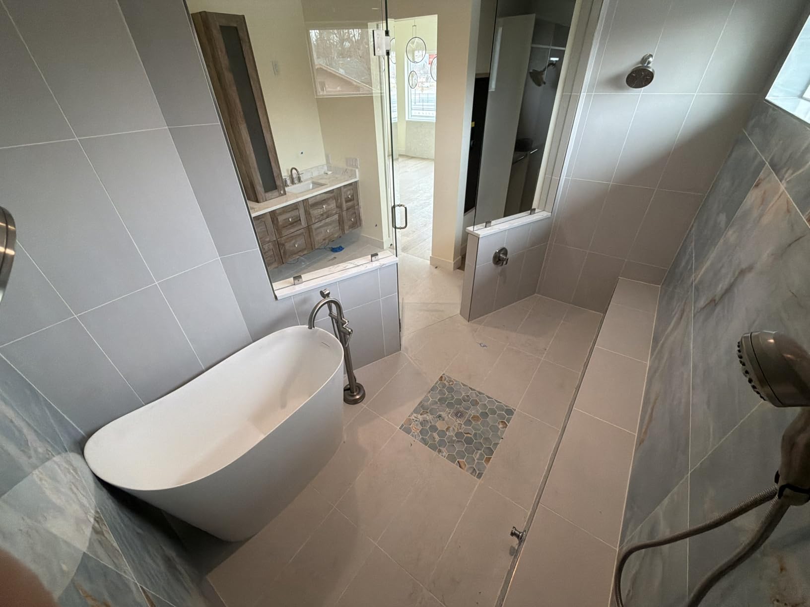 51'' Japanese Soaking Tub, Stone Resin Free Standing Tub | Deep Soaking Tub, Freestanding Bathtub with Overflow and Pop-up Drain - White customer photo 2
