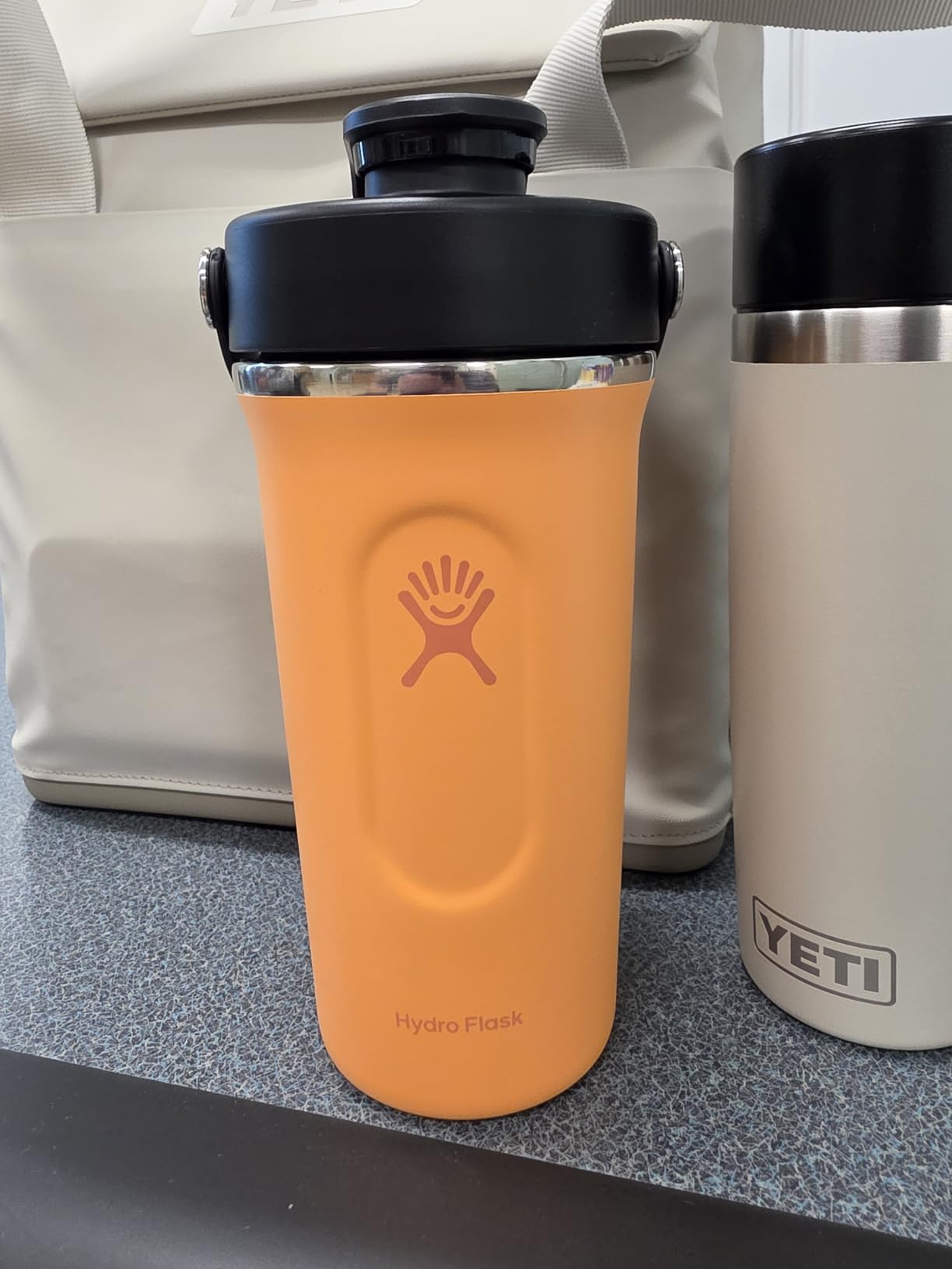 Hydro Flask Shaker Bottle - Insulated Stainless Steel Gym Bottle for Pre Workout & Protein 24 Oz Black customer photo 1
