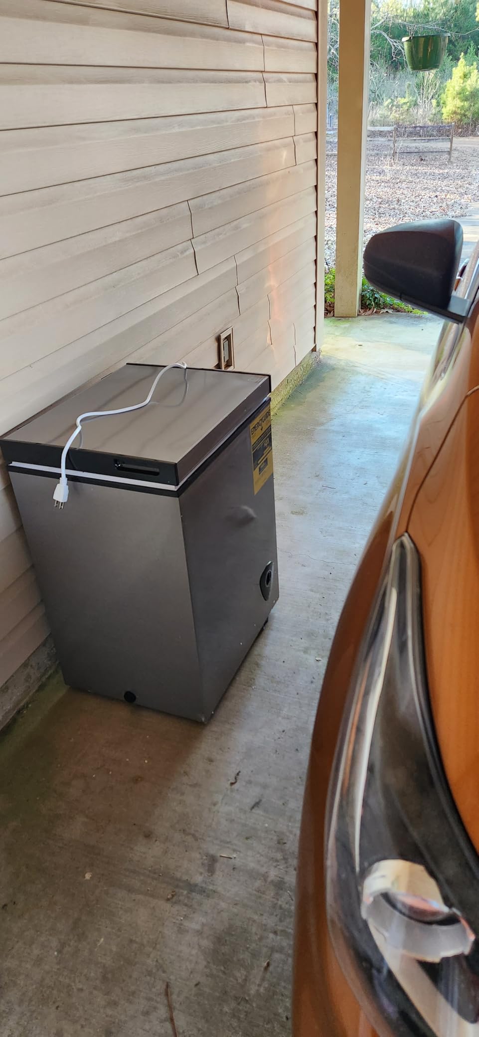 Chest Freezer 4.0 Cubic Feet with Removable Storage Basket, Deep Freezer 7 Adjustable Temperature, Energy Saving, Super Quiet for Garage, Office, Kitchen, or Apartment customer photo 1