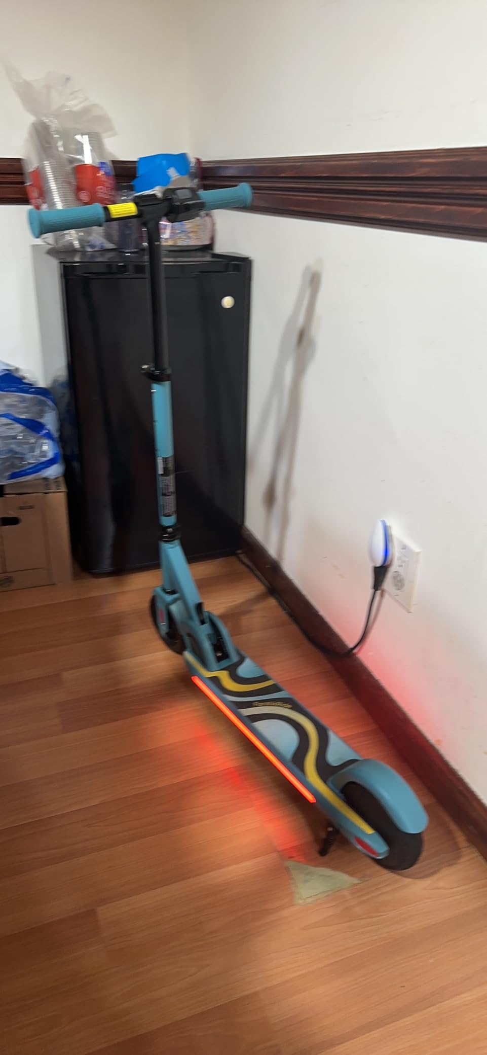 FanttikRide C9 Pro Kids Electric Scooter Ages 8-12, Colorful Rainbow Lights, E-Scooter for Kids 3.9-5.2 ft, 132 lbs, 5 Miles Range, Up to 40 min Ride Time, 5/8/10 MPH, 3 Adjustable Heights customer photo 1